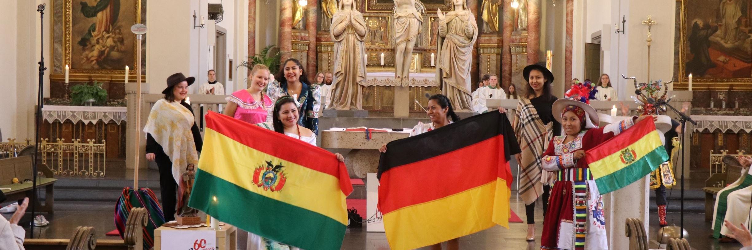 Volunteers aus verschiedenen Diözesen Boliviens, die sich für ein Jahr im Sozialen Friedensdienst im Bistum Trier engagieren, sind derzeit zu Gast. (Foto: Achim Schmitt)