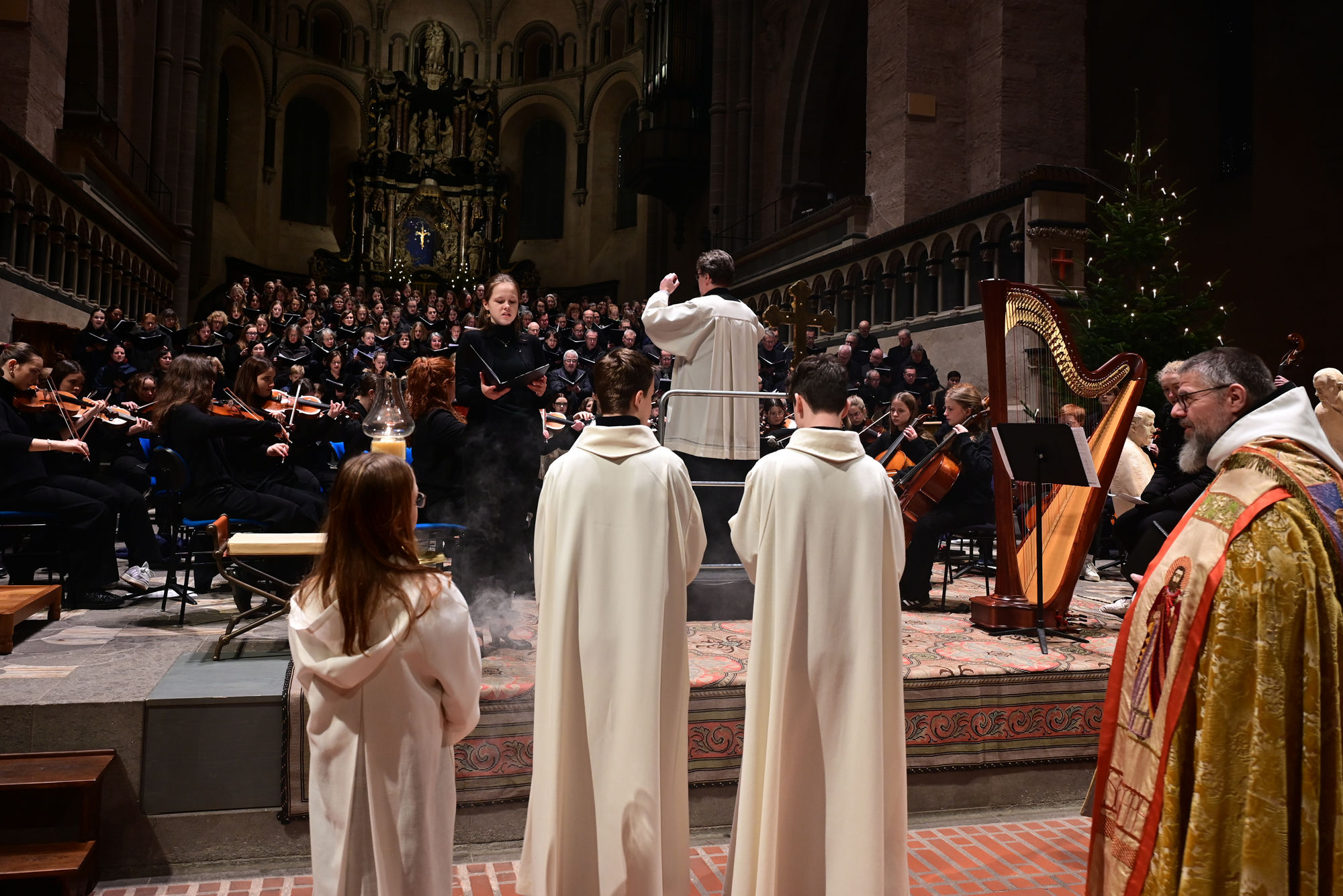Großer Chor- und Orchesterapparat beim Festival im Dom 2025
