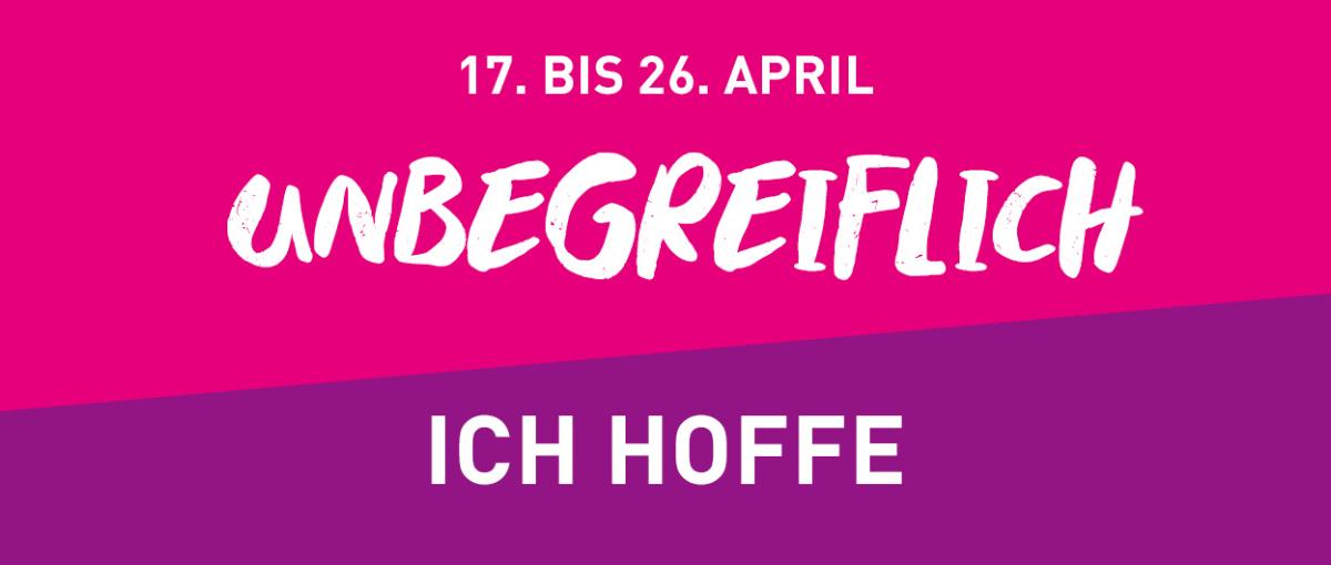 Zu sehen ist zweifarbige Fläche. Der Obere Teil ist Pink, der untere ist Lila und hat an der Oberkante eine Schräge.  Auf den Farben steht das Datum der Heilig-Rock-Tage 2026 17. bis 26. April 2026 und das Leitwort 'Unbegreiflich ich hoffe'