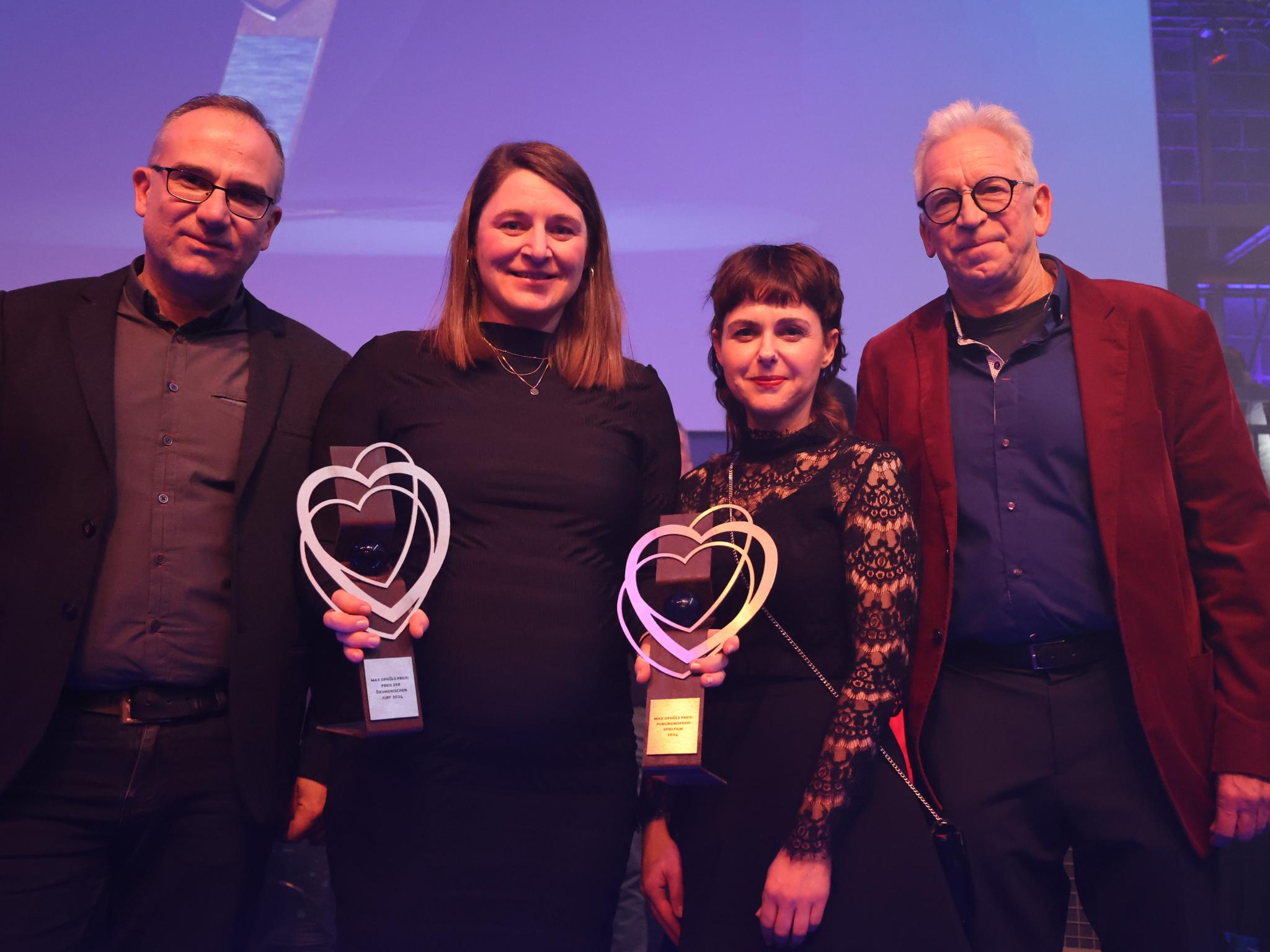 Die Ökumenische Jury beim Max-Ophüls-Filmfestival 2024 mit Filmemacherin Sarah Neumann (2.v.l.): Giorgi Abashishvili, Sabrina Maas, Philipp Huch-Hallwachs (v.l.).