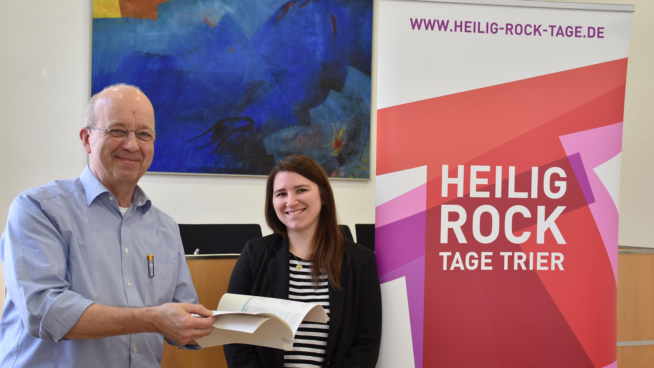 Isabell Krohn und Wolfgang Meyer stellen das Programm der 23. Heilig-Rock-Tage vor.