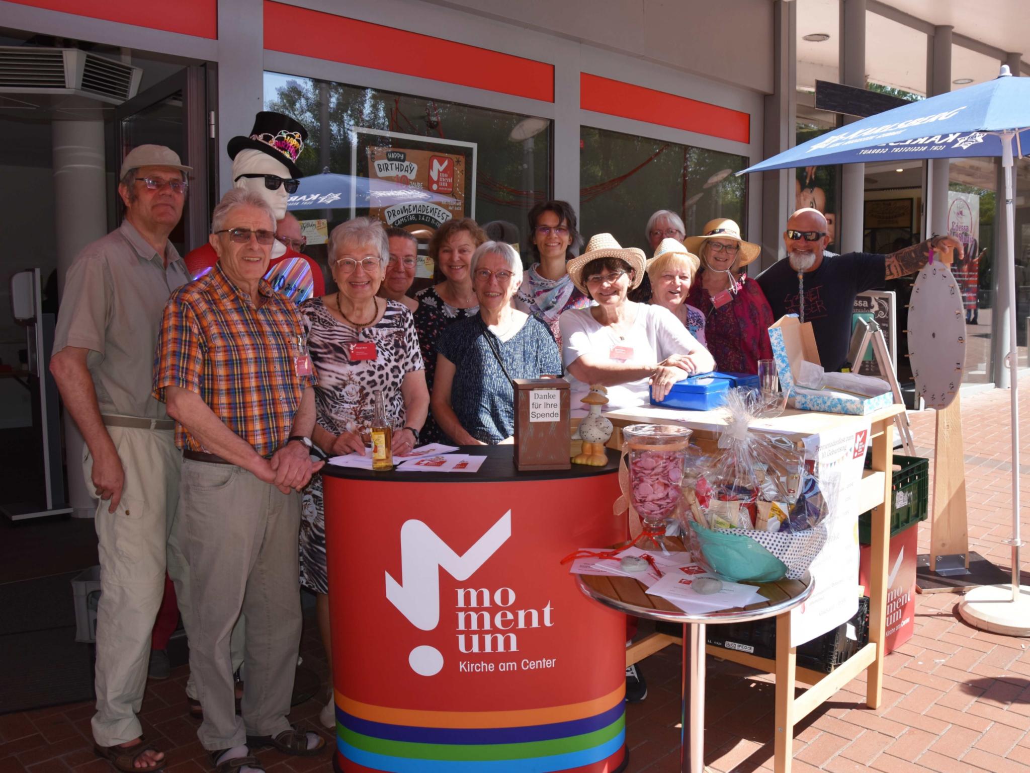 Das große Team der Ehrenamtlichen hat das Promenadenfest organisiert.