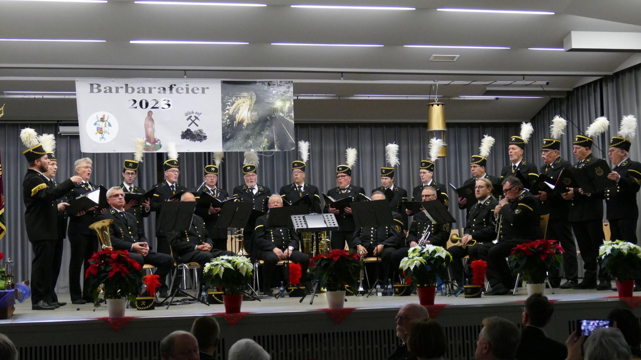Saarknappenchor und das Brass Ensemble der Bergkapelle spielten bei der Zentralen Barbarafeier.