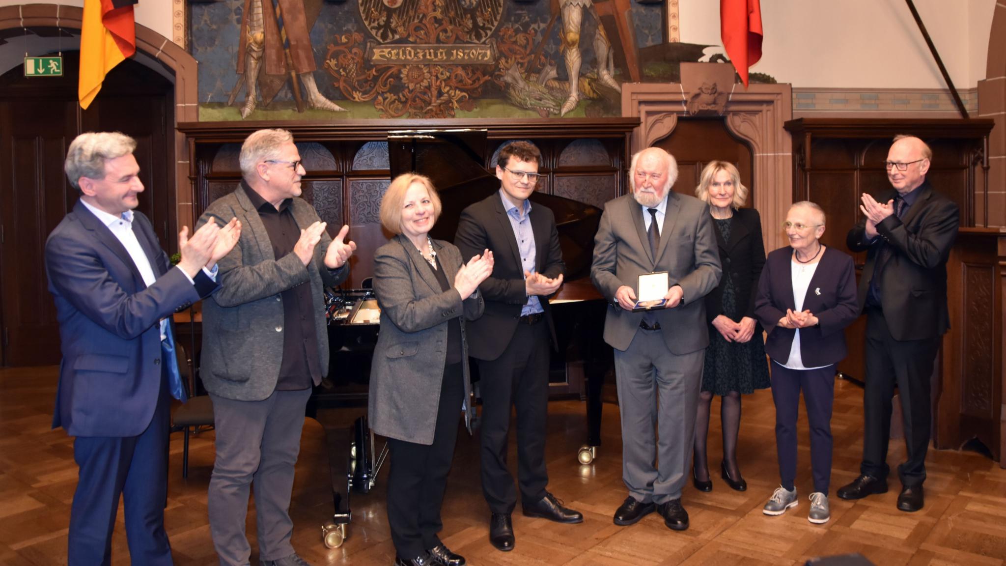 Patrick Wilhelmy, Thomas Altmaier, Christine Unrath, Evgenij Mrinski, Herbert Jochum, Annegret Jochum, Ricarda Kunger und Roland Rixecker (von links)