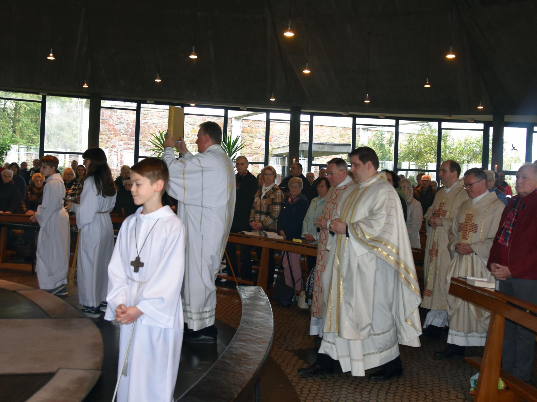 300 Menschen kamen zum Festhochamt in die St. Josefskirche in Merzig.