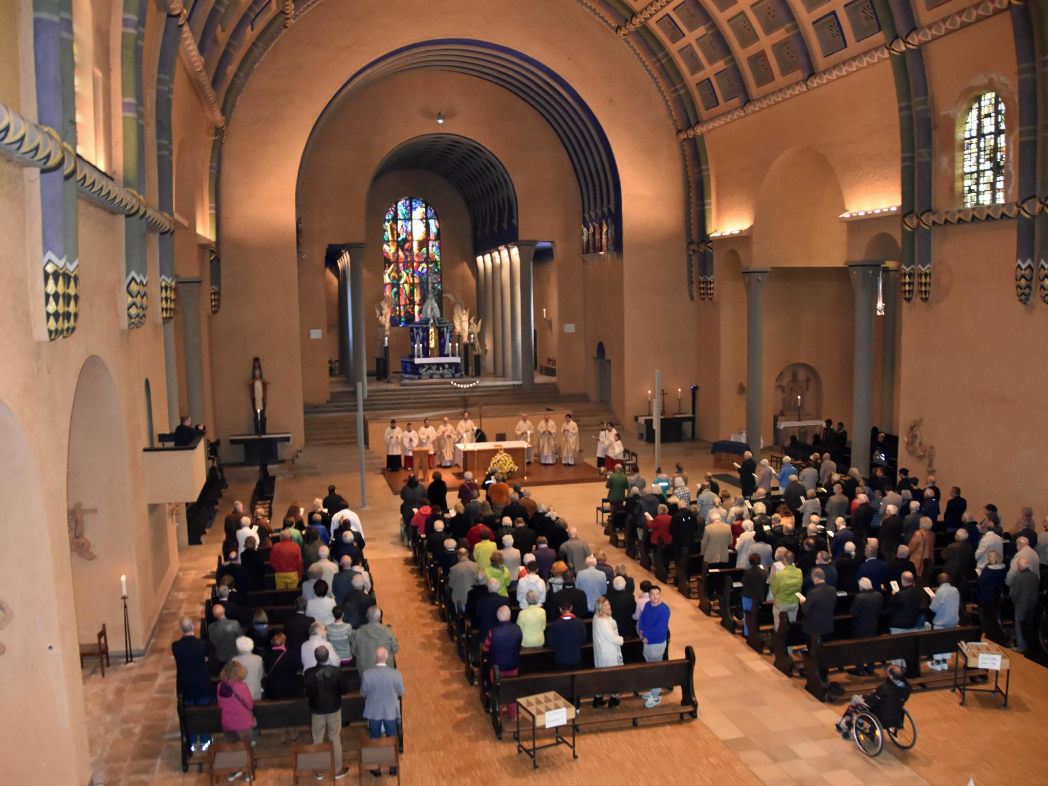 Blick in die Kirche während des Gottesdienstes