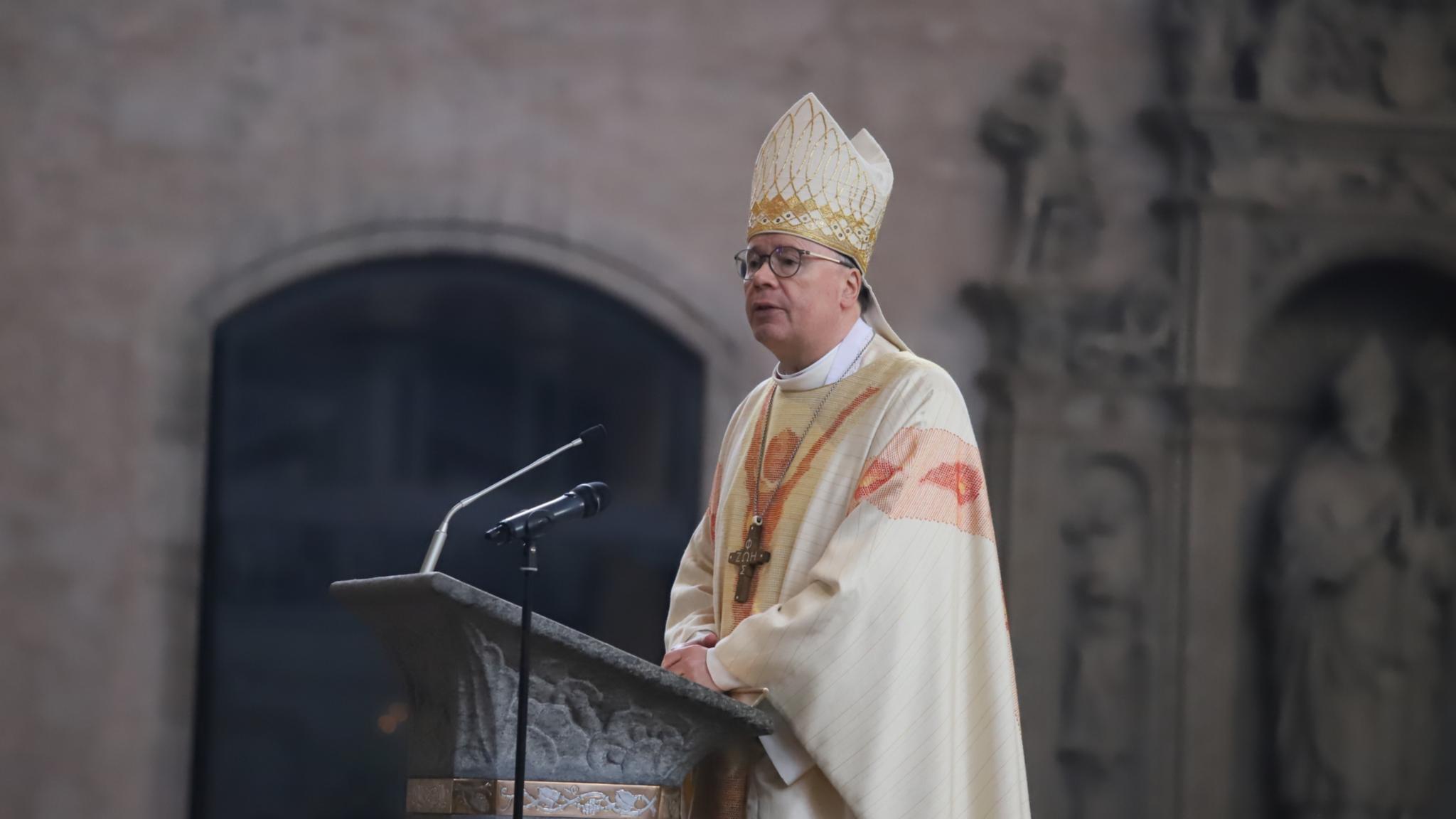 Bischof Ackermann predigt an Ostern 2023 im Trierer Dom