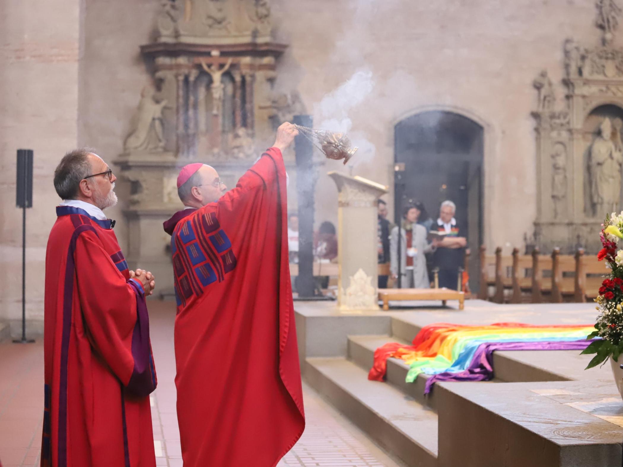 Archivfoto vom Gottesdienst mit Weihbischof Brahm im vergangenen Jahr - mitgestaltet von Mitgliedern des Arbeitskreis „Queer im Bistum Trier”