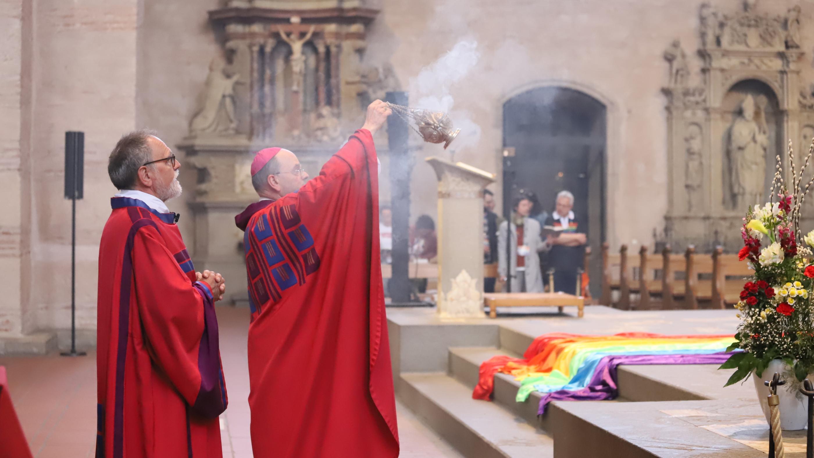 Archivfoto vom Gottesdienst mit Weihbischof Brahm im vergangenen Jahr - mitgestaltet von Mitgliedern des Arbeitskreis „Queer im Bistum Trier”