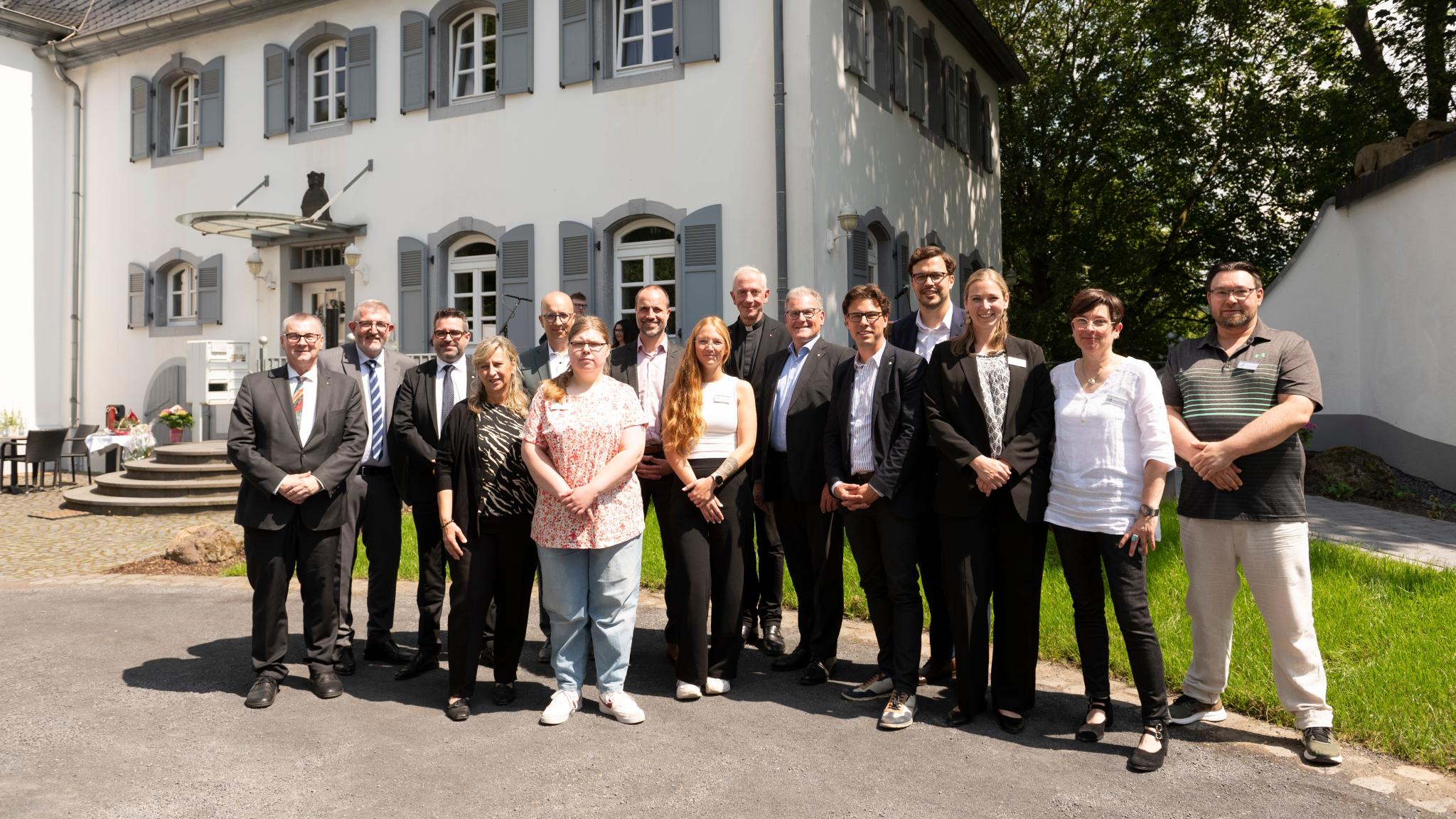 Zahlreiche Gäste durften die Barmherzigen Brüder Saffig zur Eröffnung des neuen Inklusionsbetriebs begrüßen.