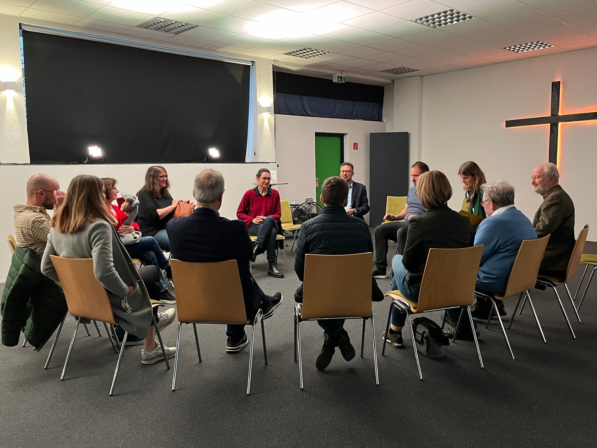 An vier unterschiedlichen Gesprächsrunden in den Räumlichkeiten der freikirchlichen Pfingstgemeinde Equippers Koblenz hat der Austauschabend der Arbeitsgemeinschaft Christlicher Kirchen stattgefunden.