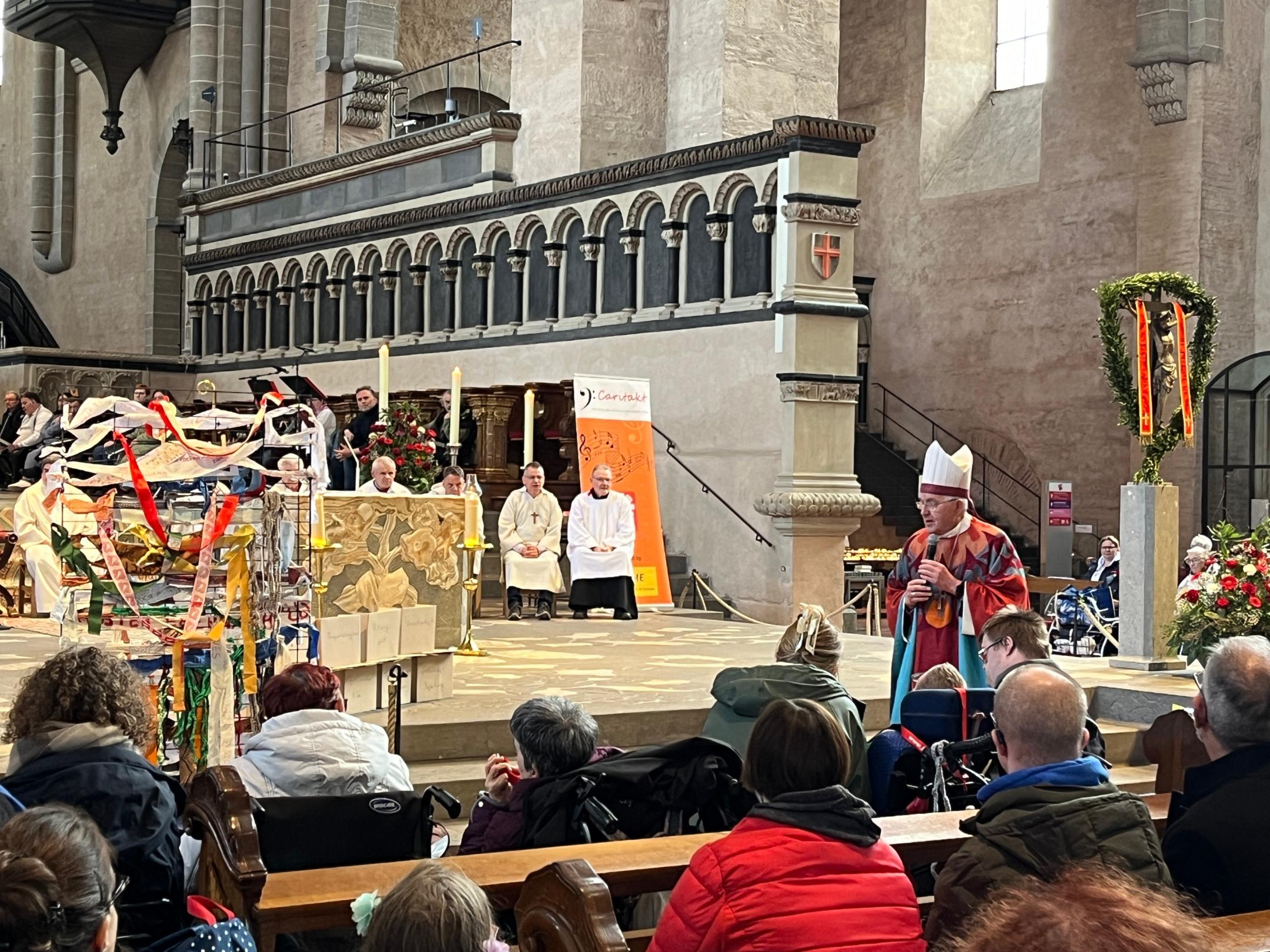 Gottesdienst beim Begegnungstag für Menschen mit und ohne Behinderung bei den Heilig-Rock-Tagen