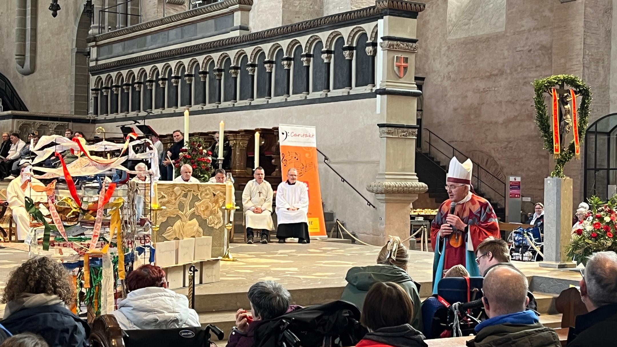 Gottesdienst beim Begegnungstag für Menschen mit und ohne Behinderung bei den Heilig-Rock-Tagen