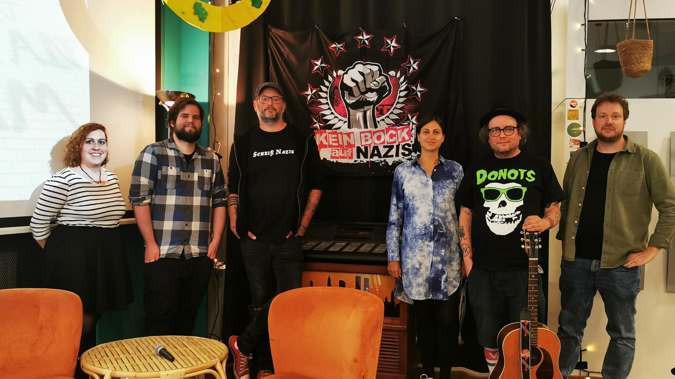 Eva Naumann, „Bob von Freidenkeralarm“, Aktivist Bastian Drumm, Rabea Hussain, „De Pascal vu Wooltz“ und Maximilian Schmitt (von links) zeigten mit ihrer Veranstaltung, dass sie „Kein Bock auf Nazis“ haben.