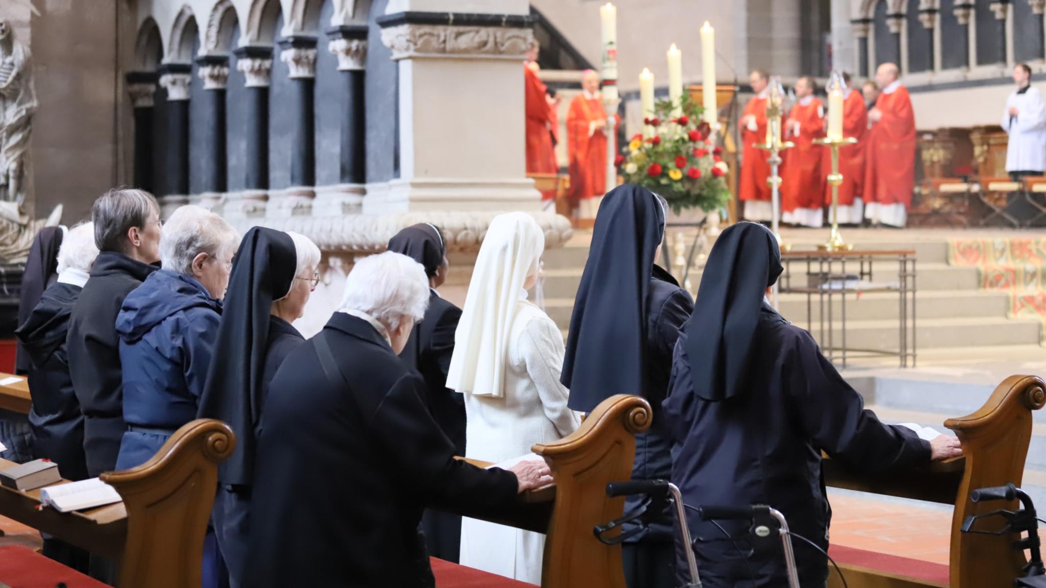 Rund 140 Priester und etwa 90 Ordenschristen feierten Gottesdienst