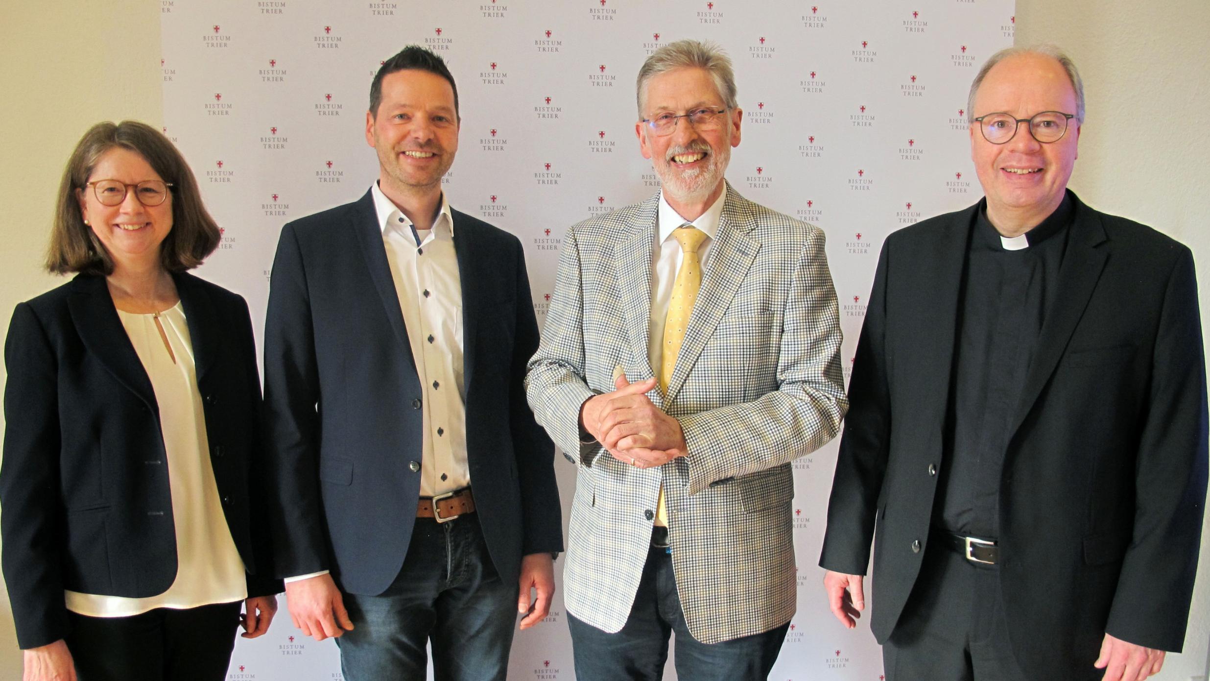 Abschied Ludwig Kuhn_vlnr. Mechthild Schabo, Thorsten Hoffmann, Ludwig Kuhn, Bischof Ackermann