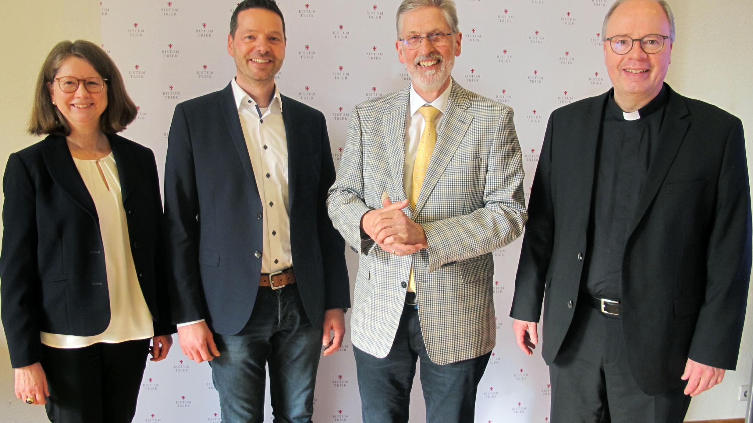 Abschied Ludwig Kuhn_vlnr. Mechthild Schabo, Thorsten Hoffmann, Ludwig Kuhn, Bischof Ackermann