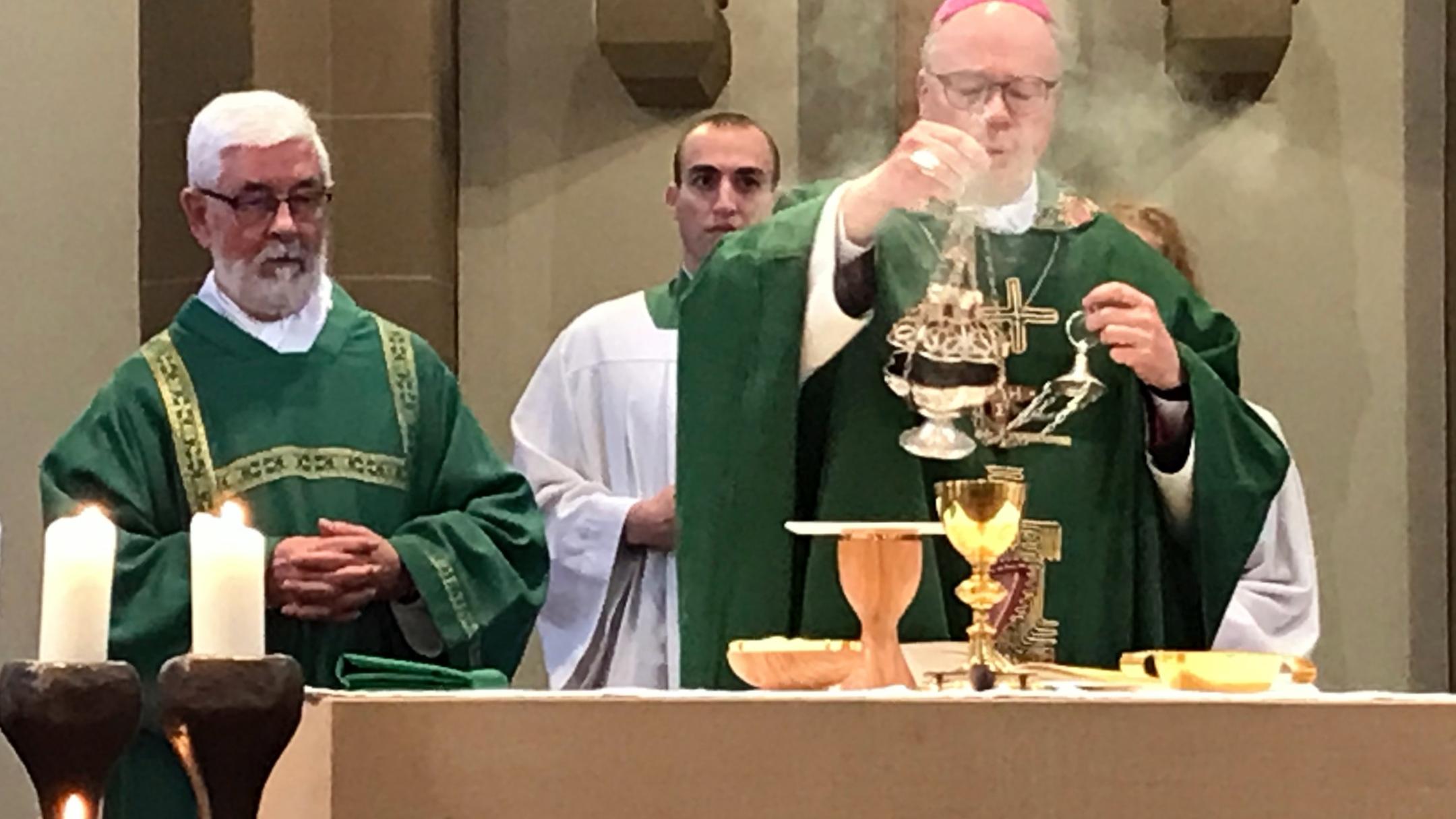 Der Trierer Bischof Dr. Stephan Ackermann feierte gemeinsam mit den Bürgerinnen und Bürgern von Weiler das Ortsjubiläum mit einem Gottesdienst.