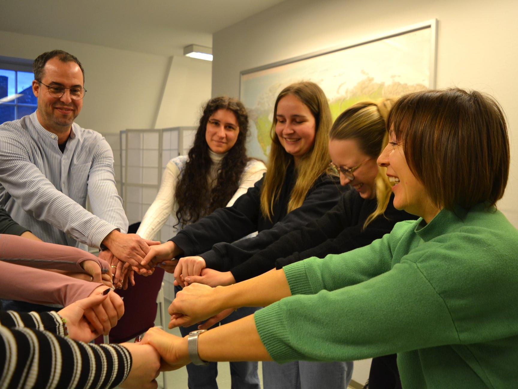 David Morgenstern, die beiden Praktikantinnen Svenja Dünchel und Hannah Koll sowie Sarah Krämer und Natalie Pauls (v. links) geben den Kindern und Jugendlichen Halt.