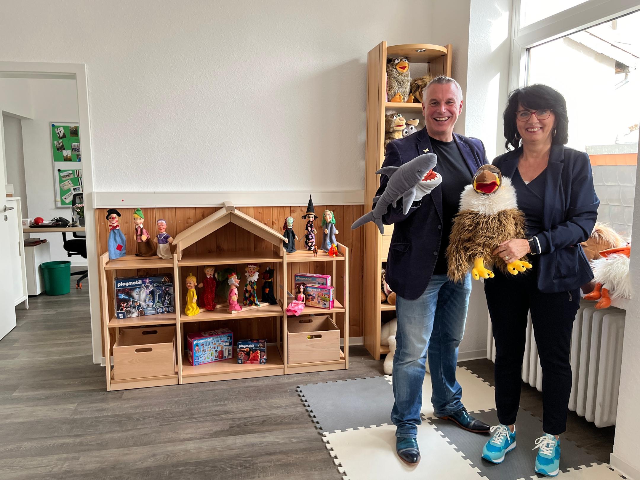 Projektleiterin Silvia Plum und der Leiter der Beratungsstelle, Christof Ewertz