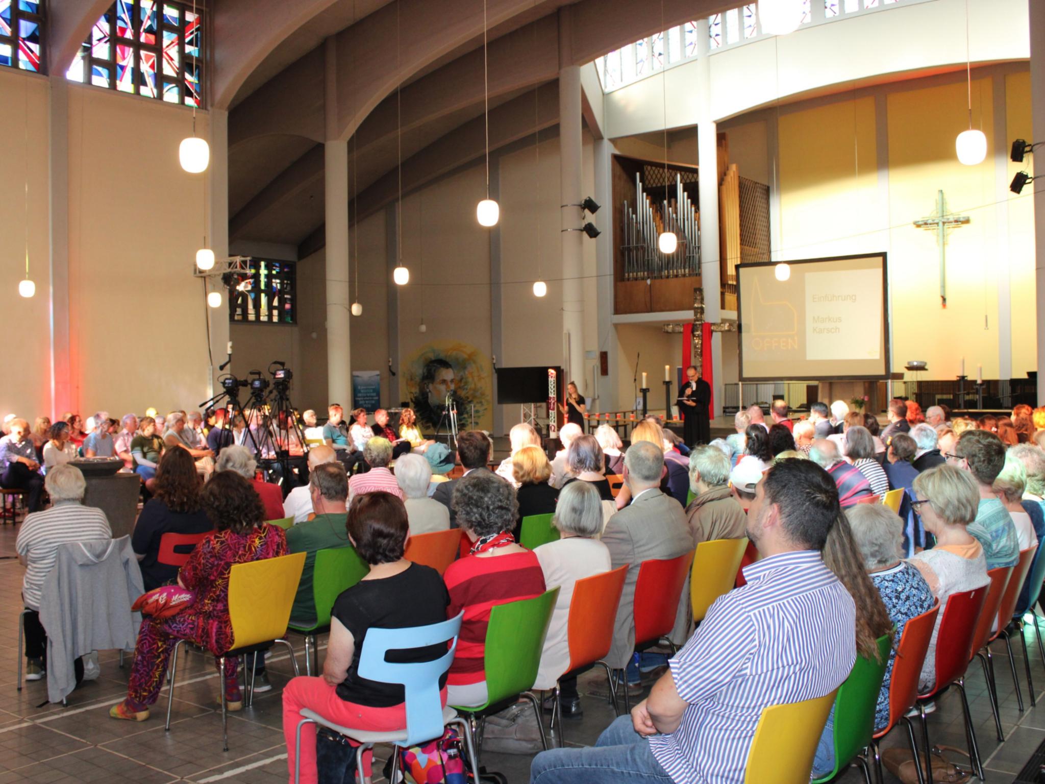 Eröffnungsgottesdienst in der Jugendkirche Elija in Saarbrücken.