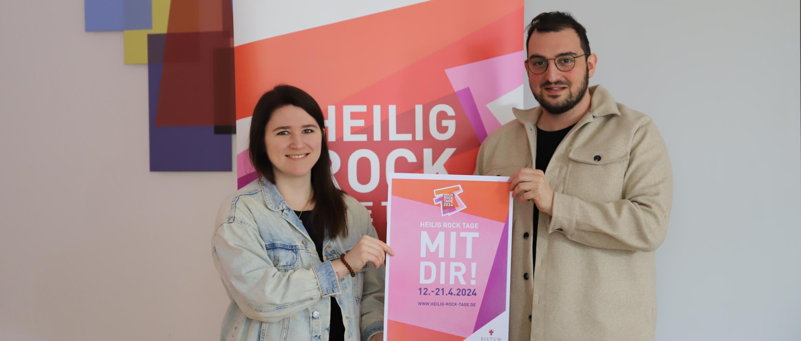 Isabell Krohn und Dario Tumminelli freuen sich auf die vielen Besucherinnen und Besucher bei den Heilig Rock Tagen in Trier