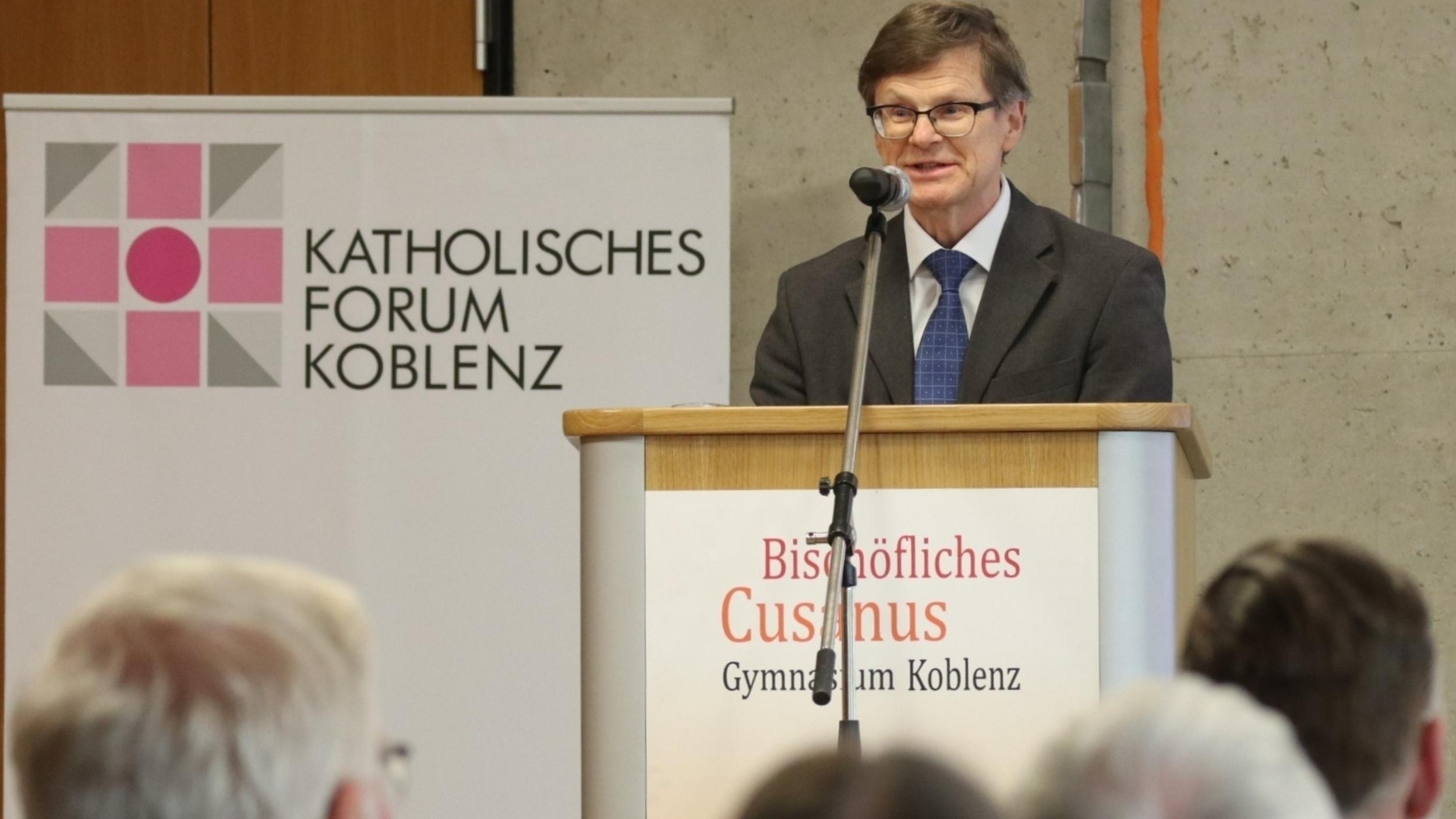 Prof. Dr. Ulli Roth von der Universität Koblenz sprach im Rahmend es Katholischen Forums in Koblenz über das Konzil von Nizäa.