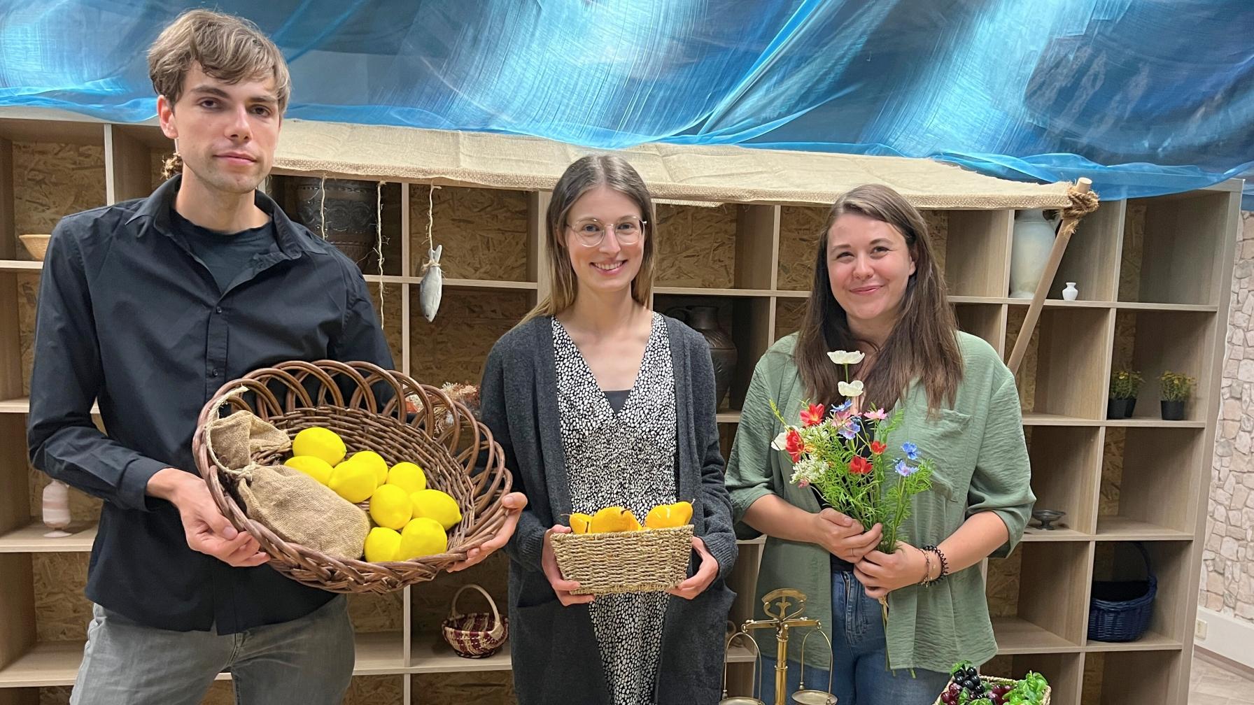 Verantwortlich für das pädagogische Konzept und die gestalterische Umsetzung des Rätselraums in der Koblenzer Katholischen Familienbildungsstätte sind Jakob Schröder, Anna Müldner, und Robin Biß (v. links), die vom ehrenamtlichen Hausmeister und dem gesamten Team der FBS unterstützt werden.