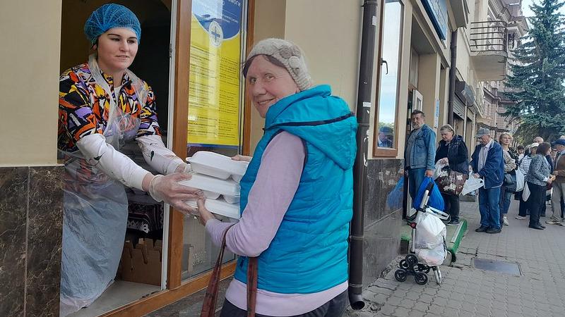 In der Caritas-Kantine in Iwano-Frankiwsk können sich alle Bedürftigen mit warmen, schmackhaften Mahlzeiten versorgen