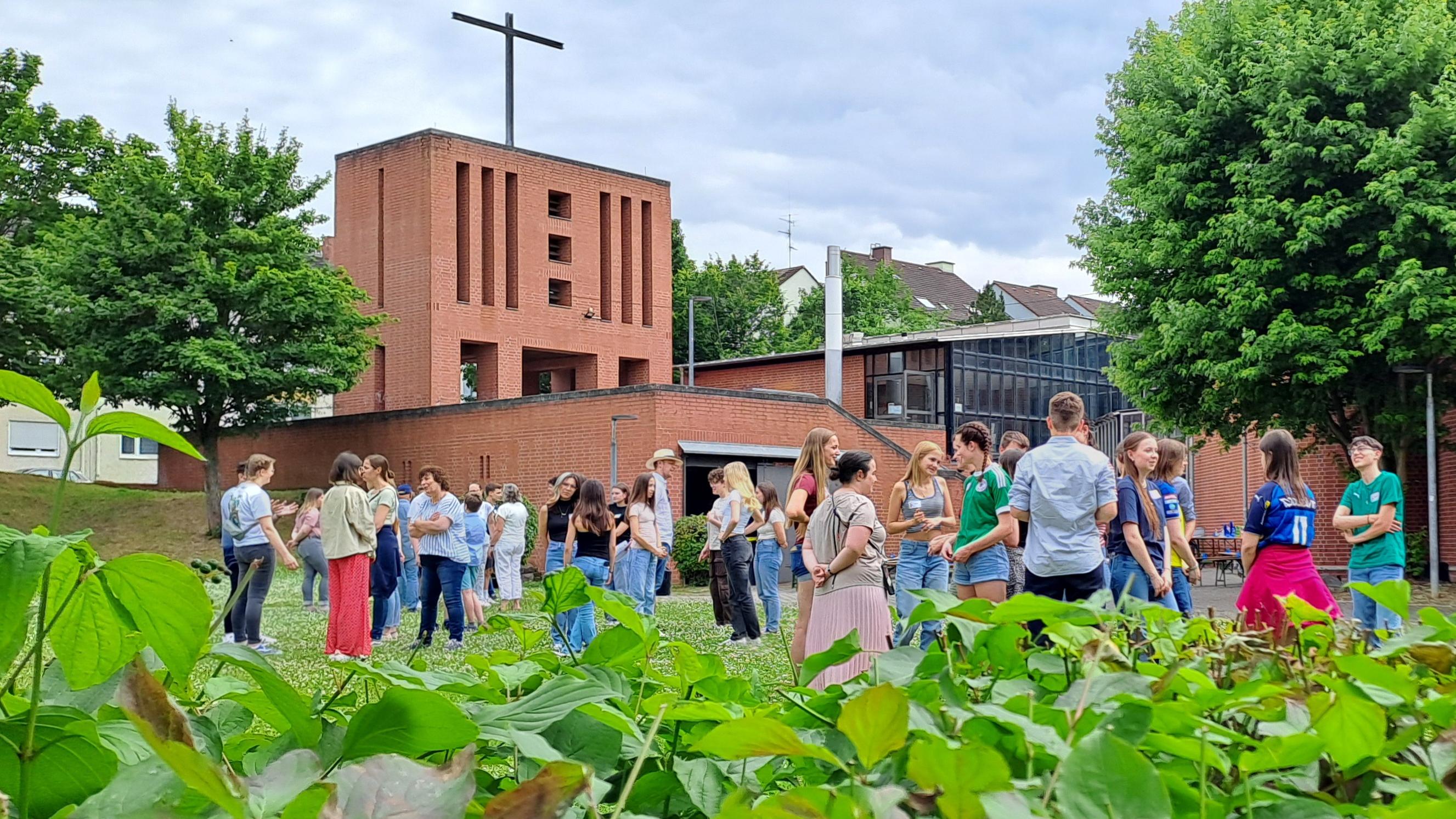 Die Vorfreude bei den Teilnehmenden der Ministrantenromwallfahrt aus Bad Kreuznach steigt.