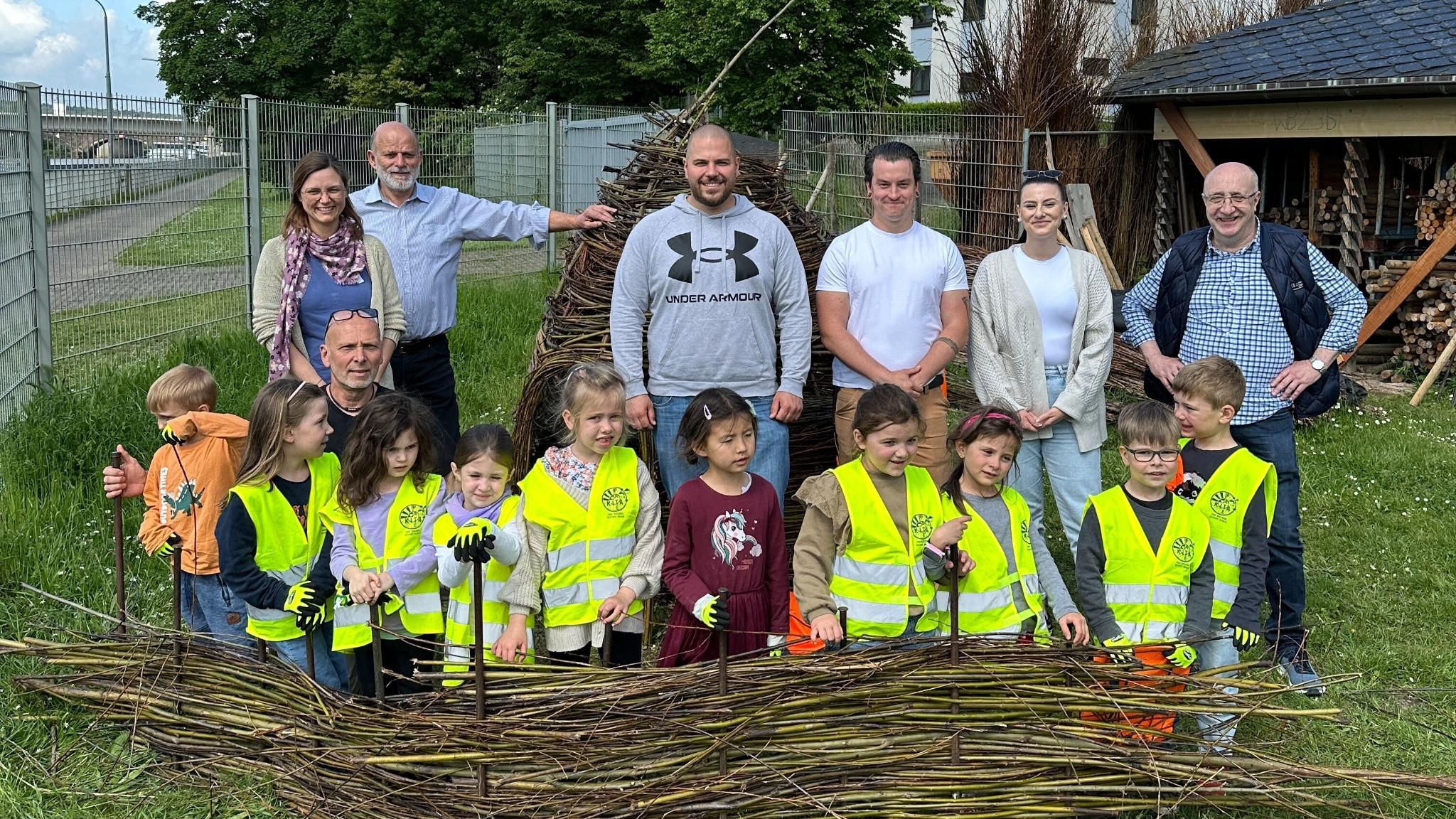Viel Spaß hatten die Kinder der Katholische Kindertagesstätte St. Beatus bei den Wasserbauern vom Berufsbildungszentrum in Koblenz. Foto: Katholische Kindertagesstätte St. Beatus