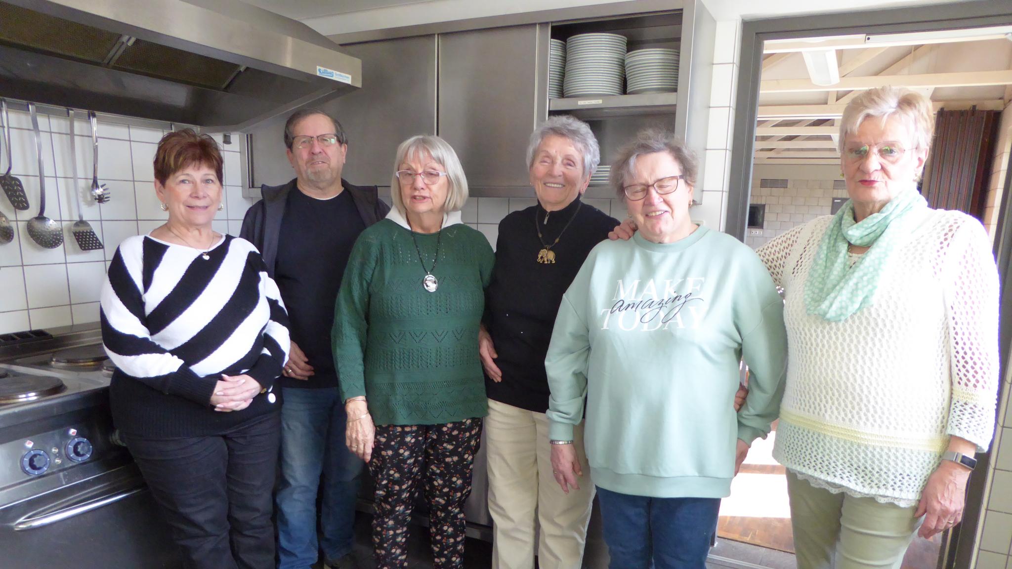 Das Helferteam vom Wintercafé auf der Folsterhöhe: Monika Herber, Wolfgang Kasper, Selma Müller, Sofie Vergani, Toni Kasper, Ingrid Rothgerber (von links)