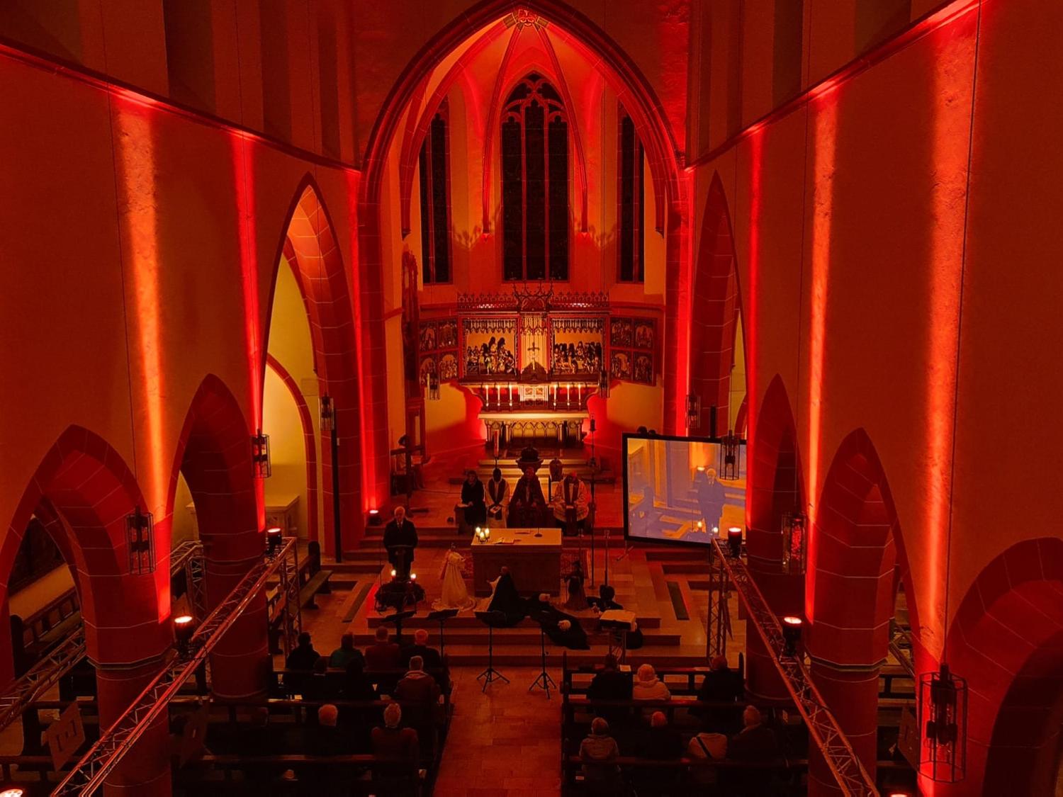 Blick auf die Orgel vom Altarraum aus