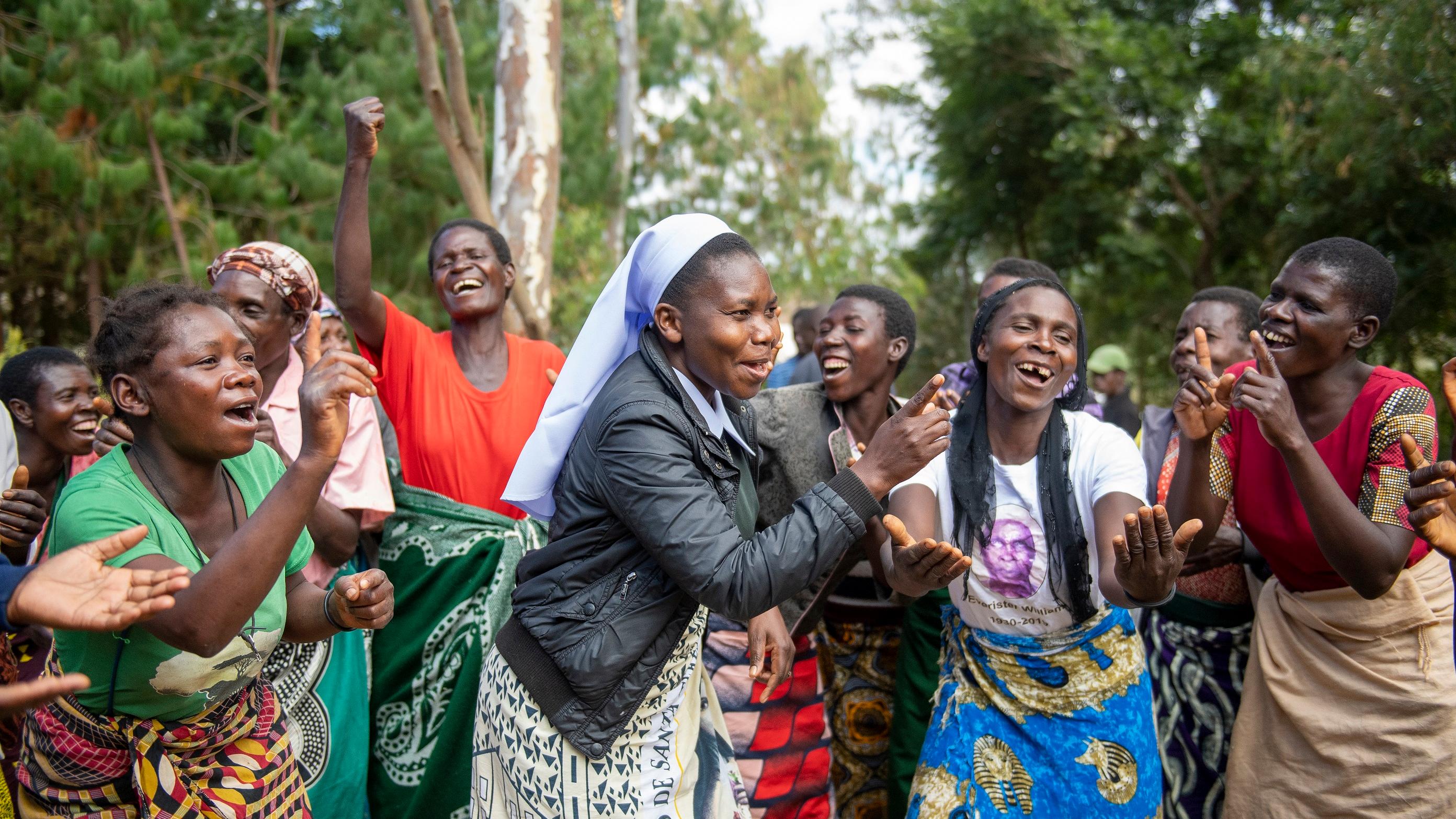 Mehr als eine Millionen Menschen in Malawi sind HIV-infiziert. Bei Schwester Teresa fühlen sie sich angenommen und wertgeschätzt.
