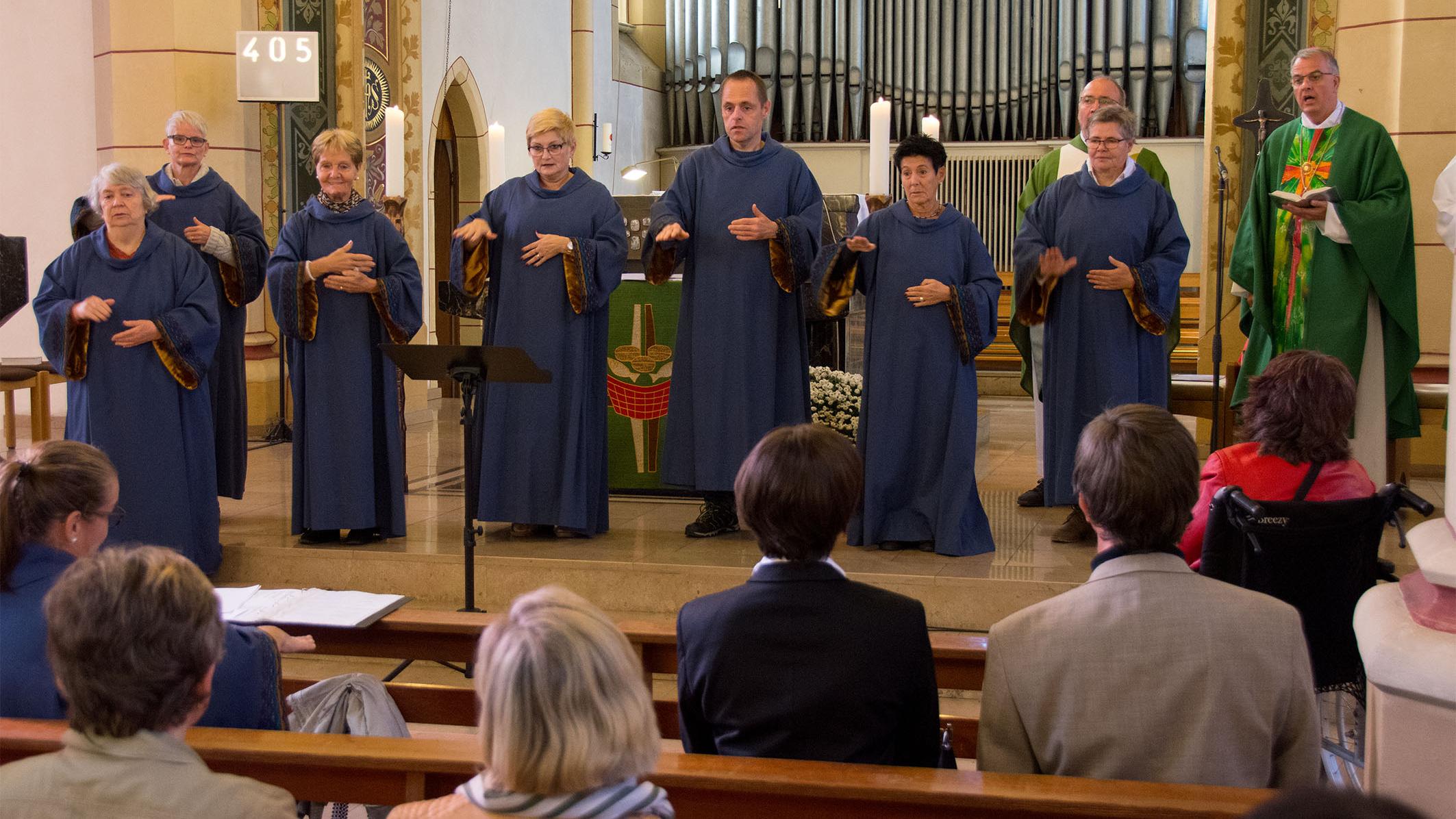 Der Gehörlosenchor, der den Gottesdienst musikalisch begleitet hat.