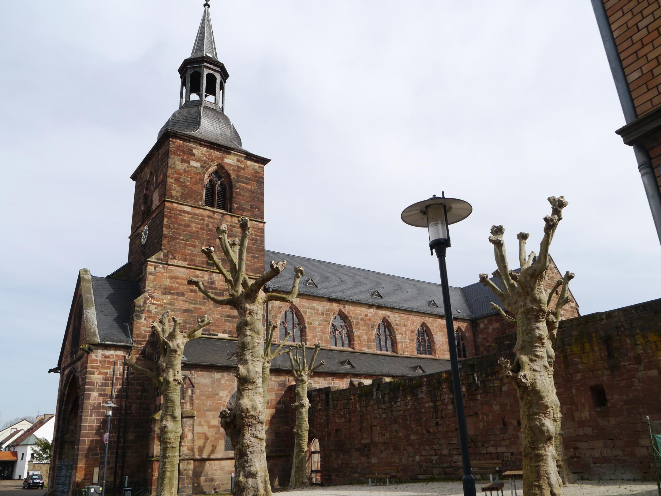 Die evangelische Stiftskirche in Saarbrücken-St. Arnual. Foto: evks