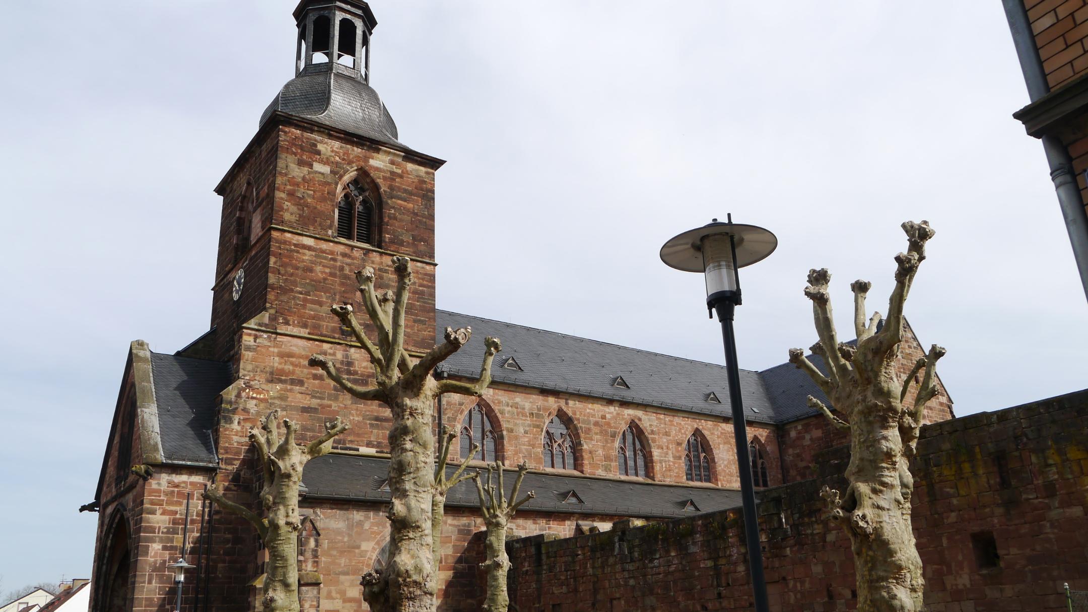 Die evangelische Stiftskirche in Saarbrücken-St. Arnual. Foto: evks