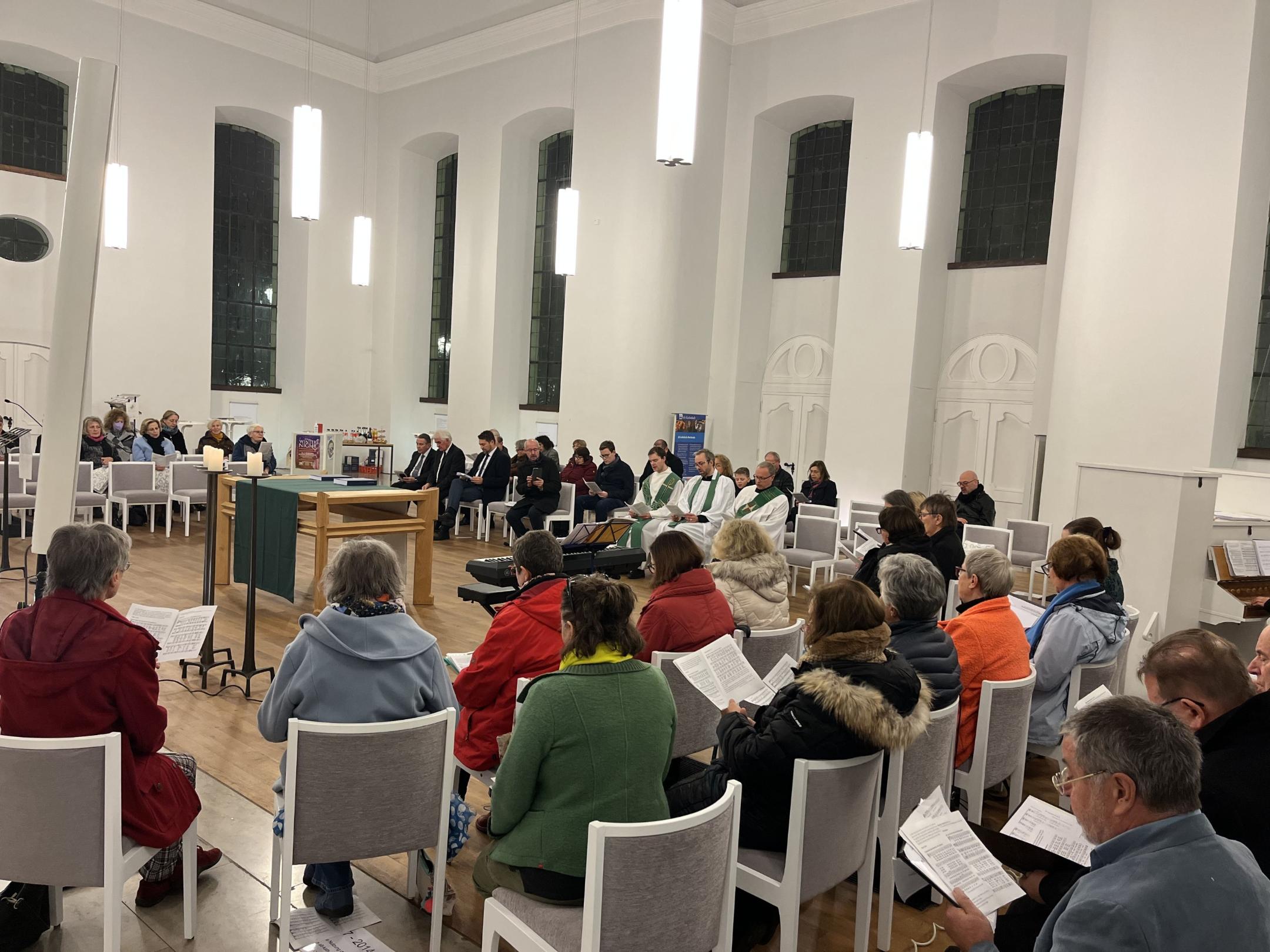 Christinnen und Christen verschiedener Konfessionen feierten in der Friedenskirche mit einem Gottesdienst die Friedensdekade 2022. Foto: Luis Majerus