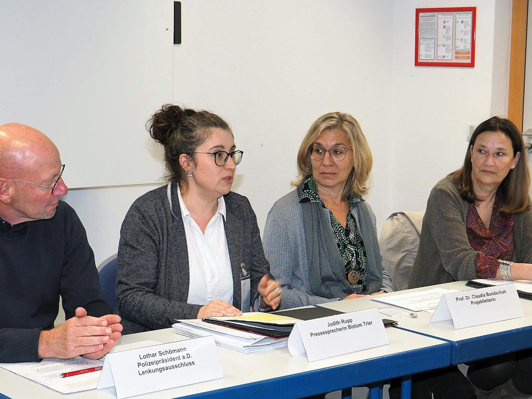 Lothar Schömann, Judith Rupp, Prof. Dr. Claudia Bundschuh und Dr. Bettina Janssen (vlnr.)