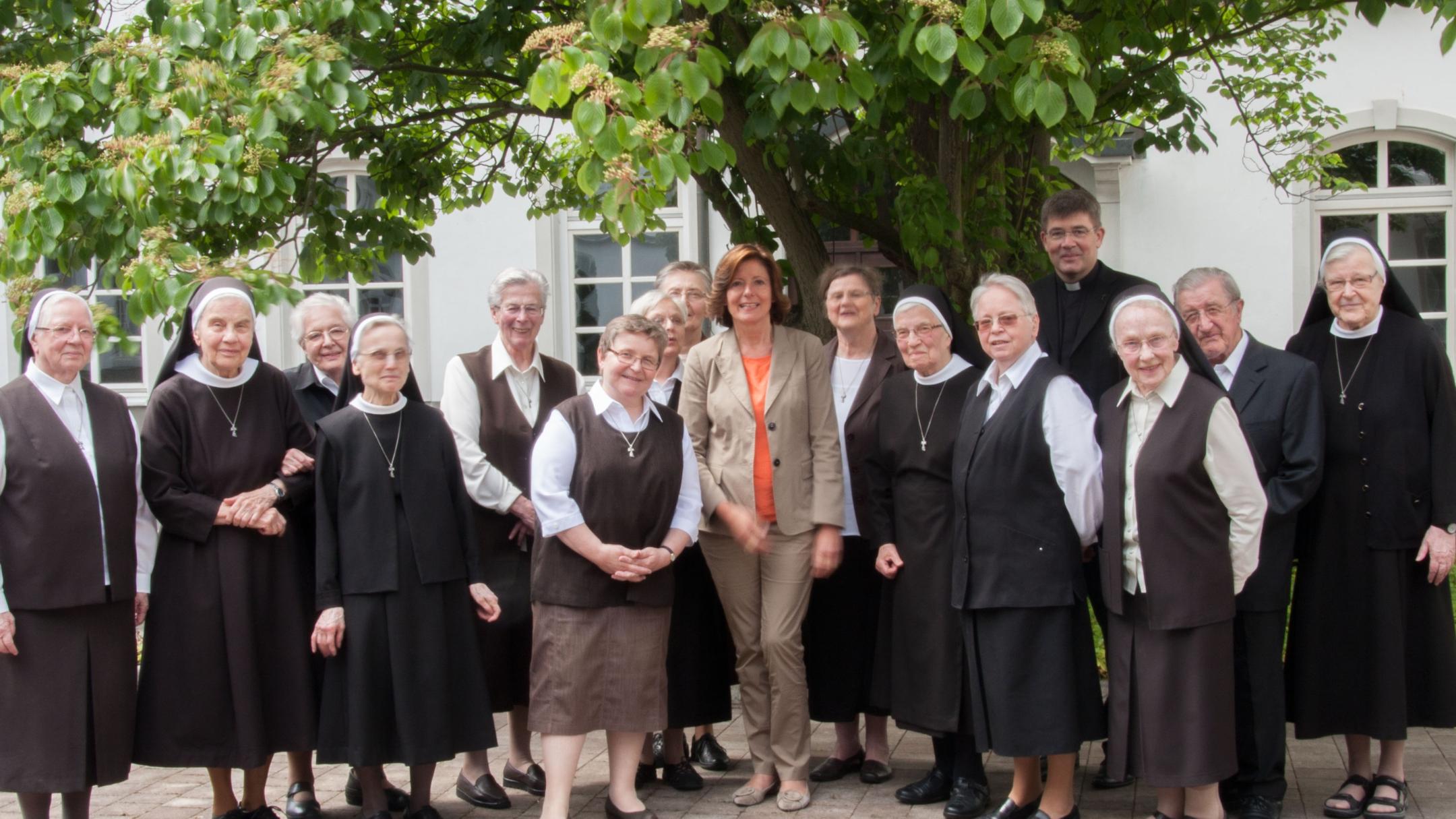Ministerpräsidentin Malu Dreyer besucht die Franziskanerinnen von der Insel Nonnenwerth.