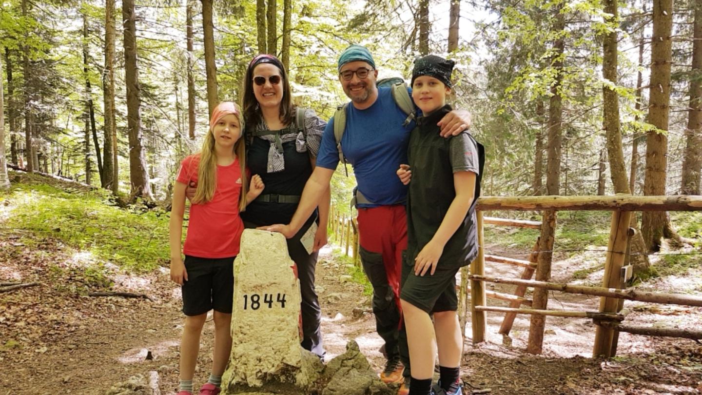 Neben Einzelpersonen und Wandergruppen beteiligten sich auch viele Familien an der Aktion. Fotos: privat