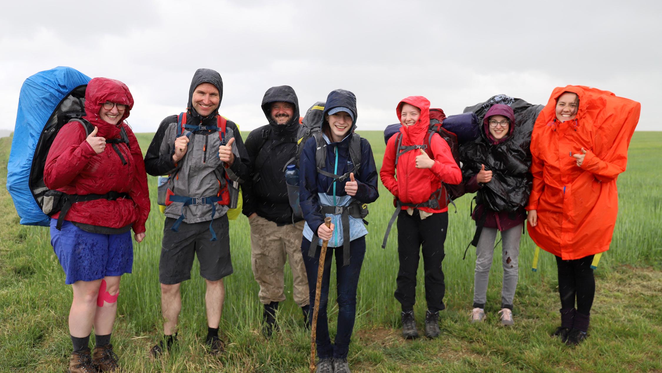 Bei Wind und Wetter unterwegs: Lisa Alm, Peter Zillgen, Niklas Hirtz, Svenja Bauer, Marlene Neef, Lena Collet, Miriam Christ.