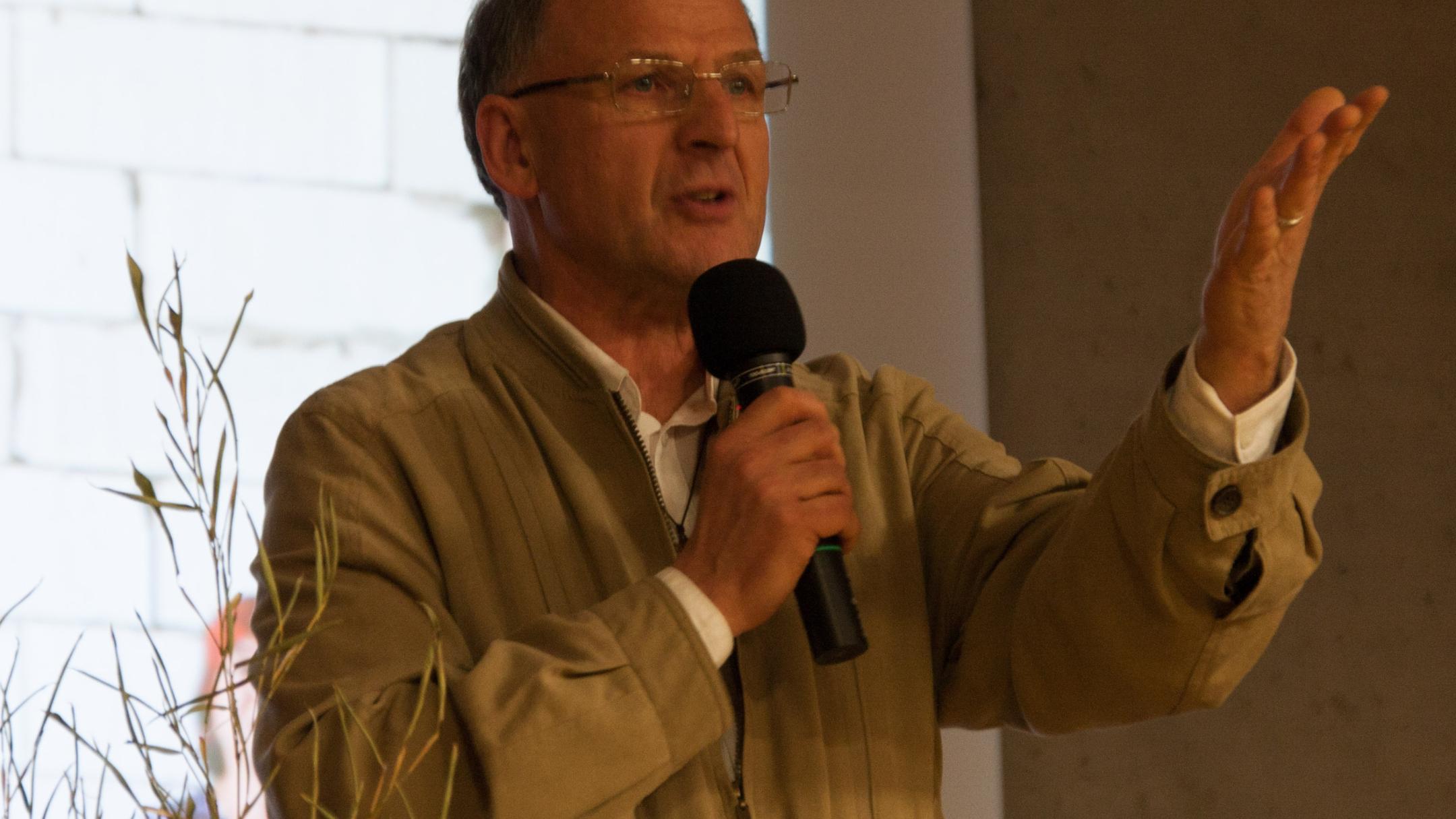 Bruder Andreas Knapp beim Referat im Katholischen Forum Koblenz