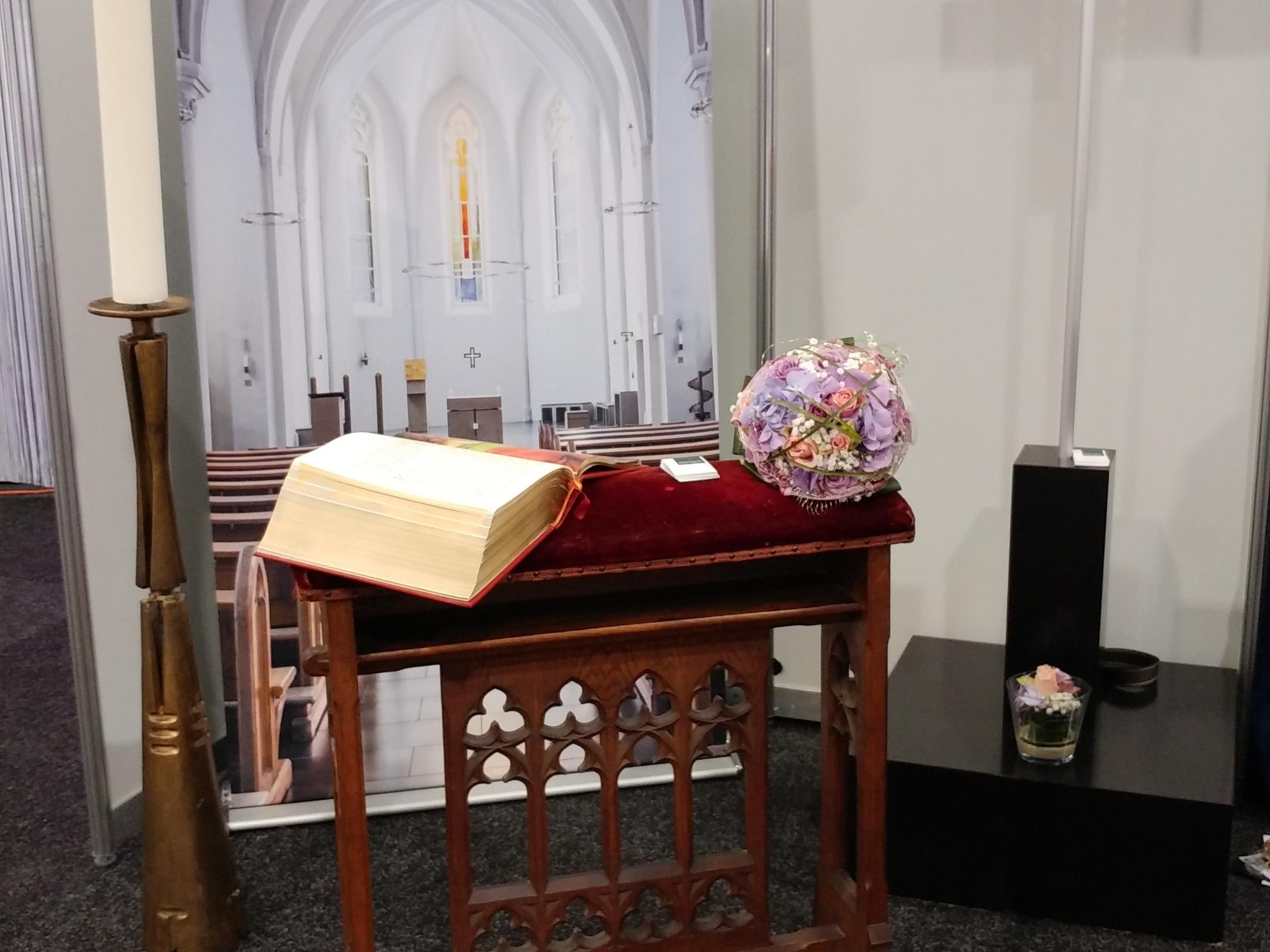 Die katholische und evangelische Kirche präsentieren sich auf der Hochzeitsmesse in Idar-Oberstein.