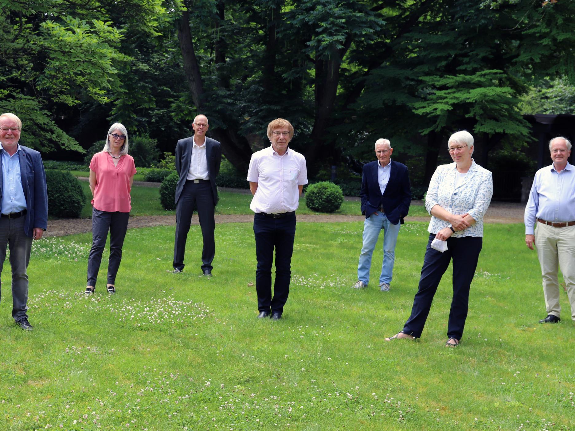 vlnr. Herbert Heyd, Dr. Petra Hank, Prof. Dr. Lutz Raphael, Dr. Uwe Christoffer, Dr. Karl-Horst Wirz, Dr. Monica Sinderhauf, Professor Dr. Gerhard Robbers (Foto: Judith Rupp/Bistum Trier)