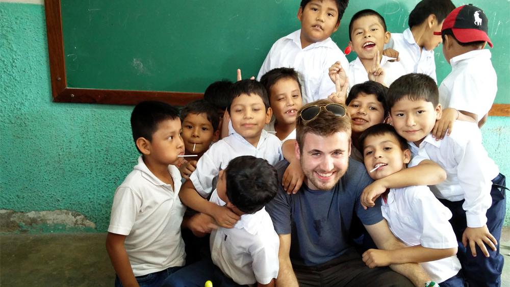 Julian Hanowski mit Schülern der zweiten Klasse, Colegio Martin Sappl, Santa Cruz de la Sierra Bolivien