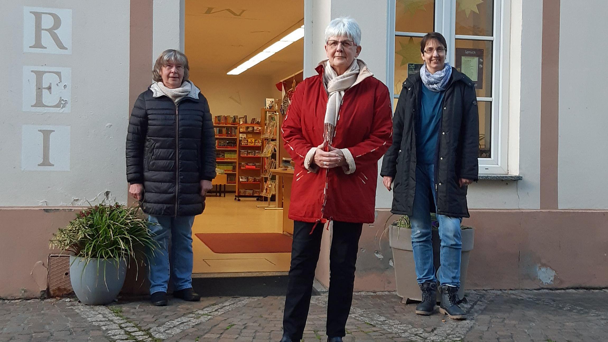 Beate Sebastian (Leiterin KÖB Ahrweiler), Kriemhild Breuer (Leiterin KÖB Heimersheim), Kerstin Schäfer (stellvertr. Leiterin KÖB Grafschaft-Leimersdorf; v. li.). Foto: Bistum Trier/Georg Hennes