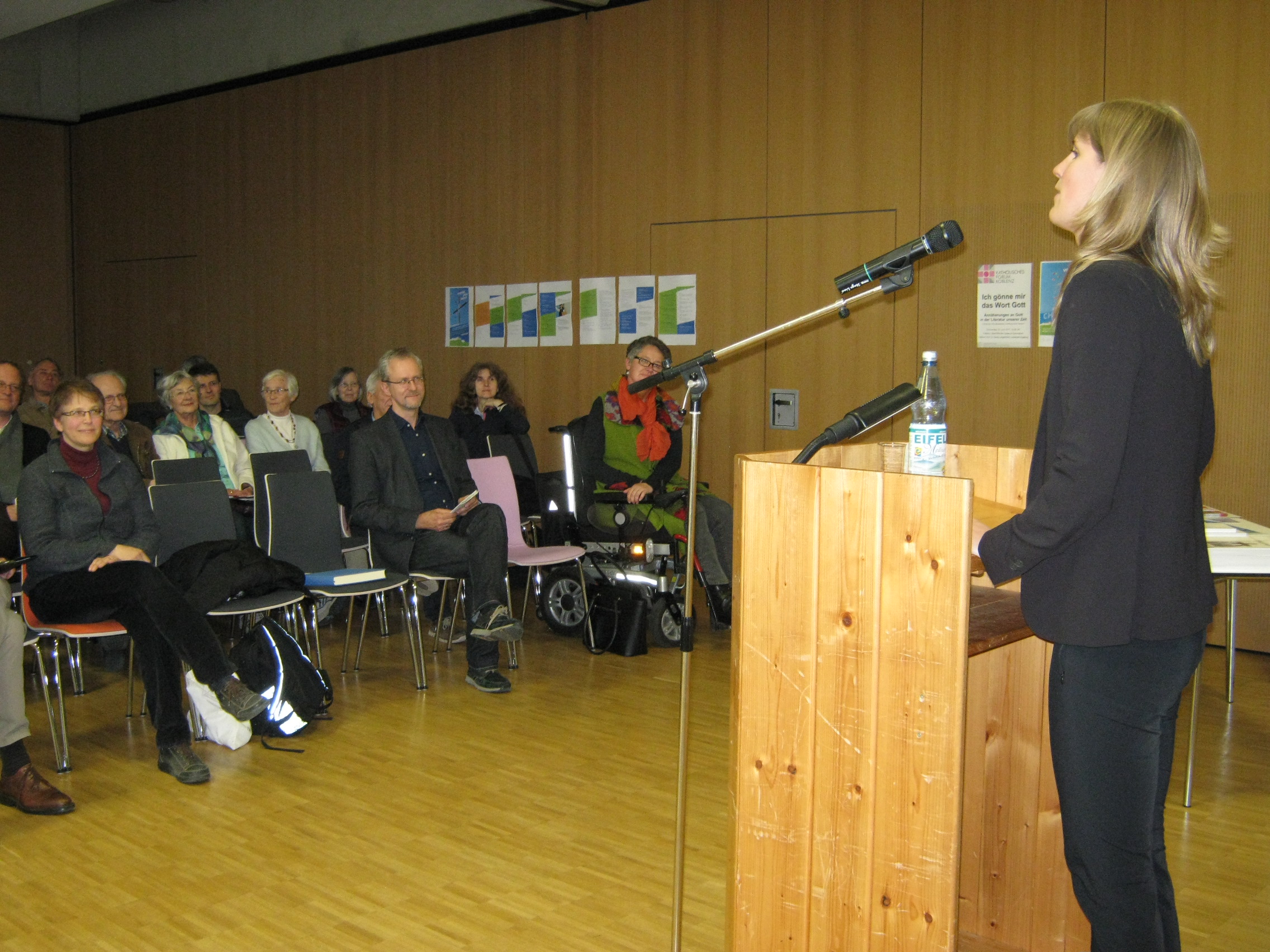 Referentin Verena Hammes beim Katholischen Forum Koblenz