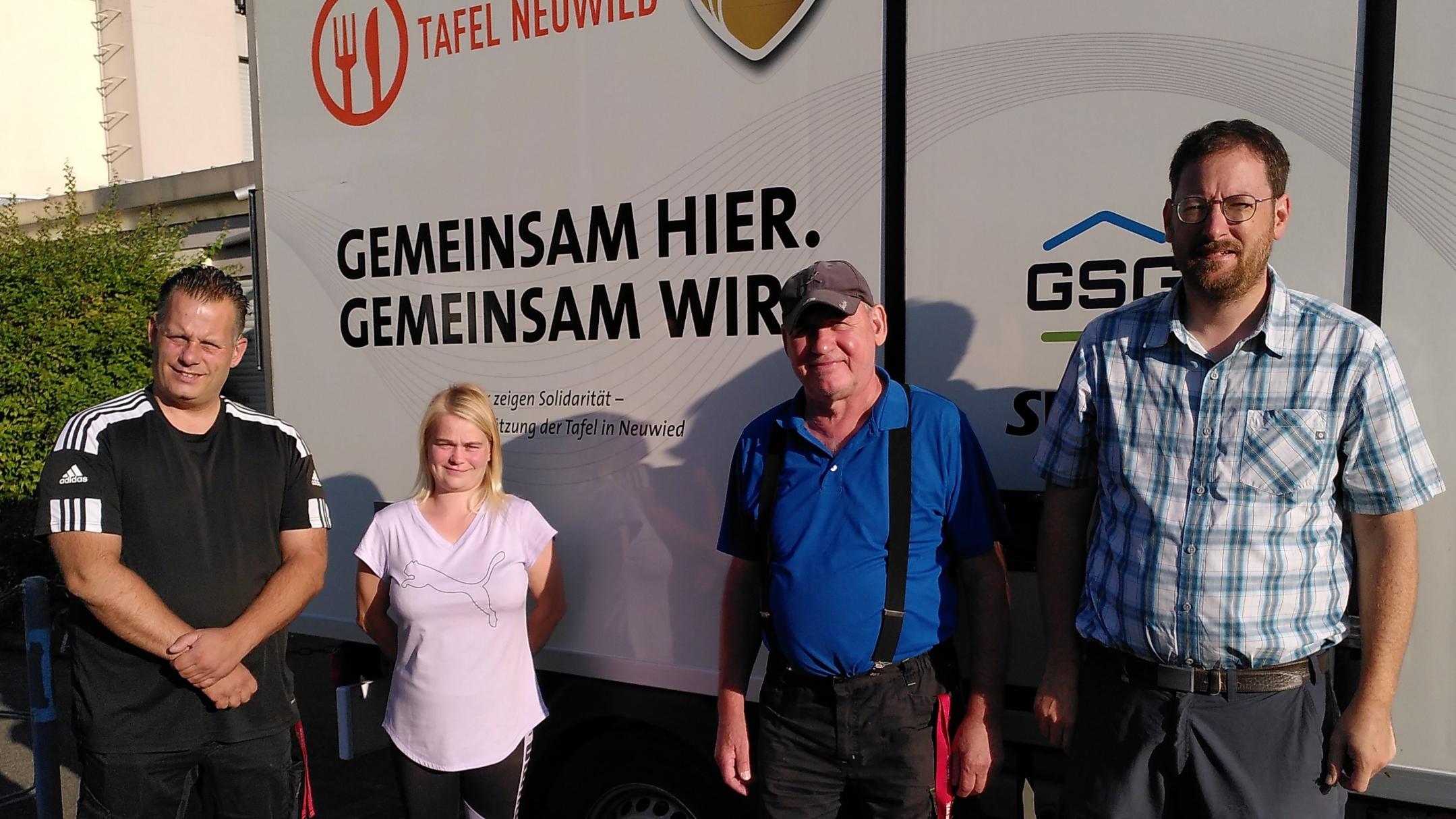 Markus Oehlschläger (Koordinator der Tafel), Dominique Graf (Praxisanleiterin), Peter Scharbach (Fahrdienstleiter) und Oliver Seis (von li. nach re.) Foto: privat.