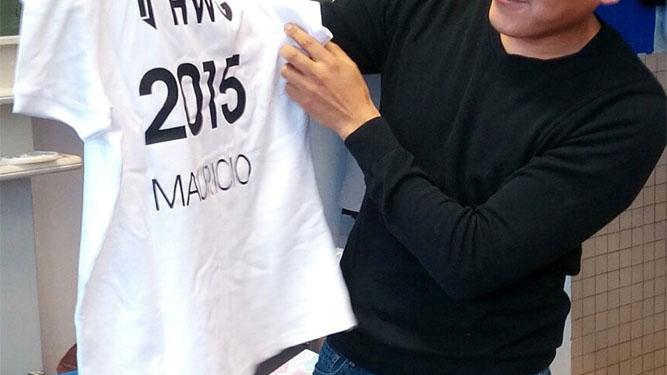 Zum Abschied gab's ein Fußballtrikot